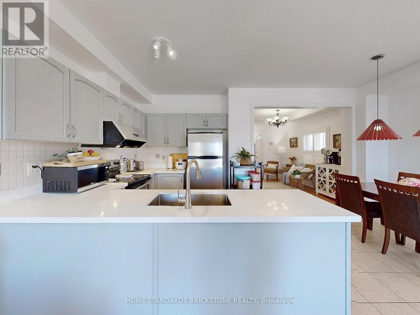 50 Versailles Crescent, Brampton, Ontario  L6P 3J9 - Photo 12 - W12473576