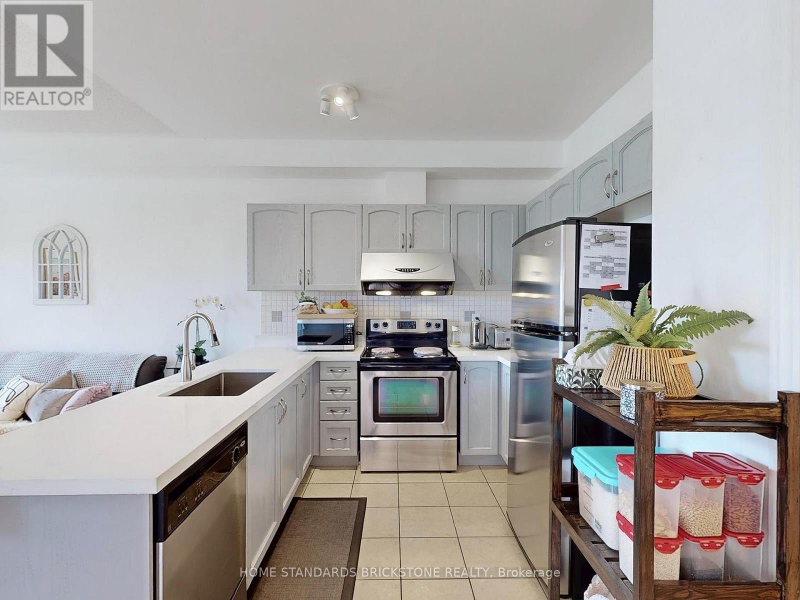 50 Versailles Crescent, Brampton, Ontario  L6P 3J9 - Photo 14 - W12473576