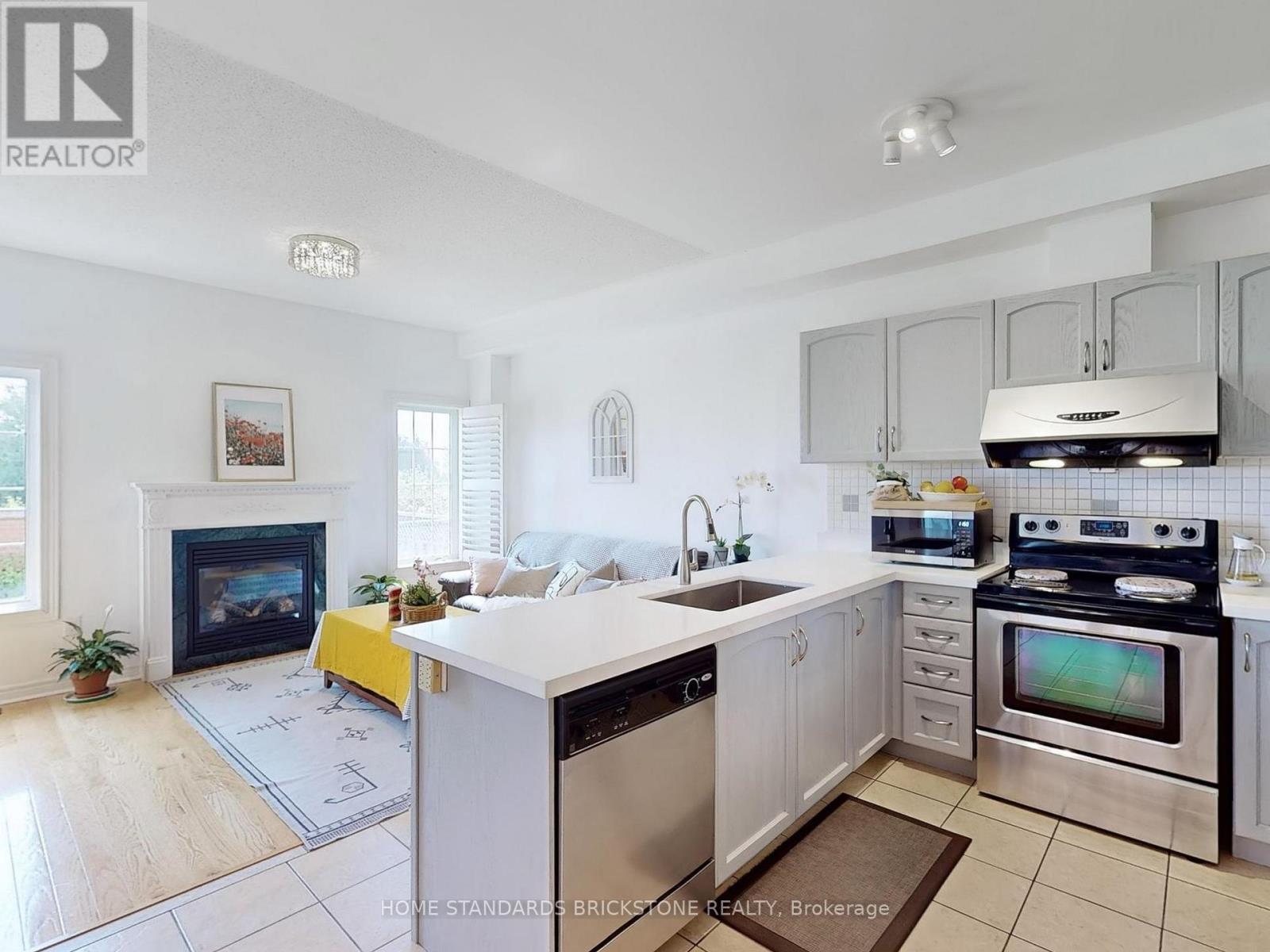 50 Versailles Crescent, Brampton, Ontario  L6P 3J9 - Photo 2 - W12473576