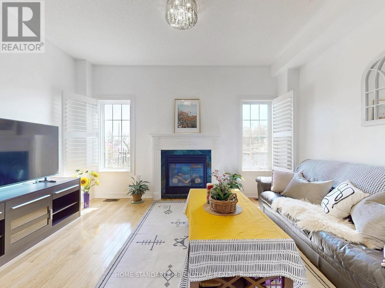 50 Versailles Crescent, Brampton, Ontario  L6P 3J9 - Photo 3 - W12473576