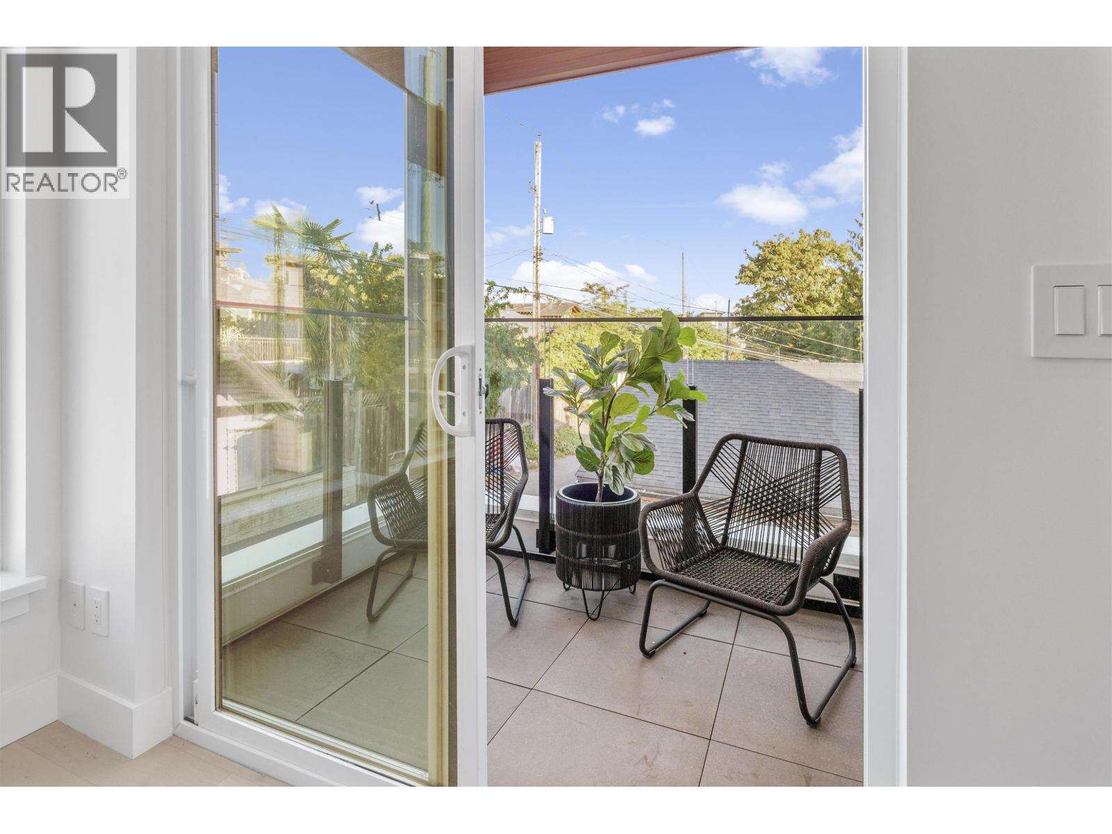 2 434 E 1st Street, North Vancouver, British Columbia  V7L 1B7 - Photo 14 - R3077635