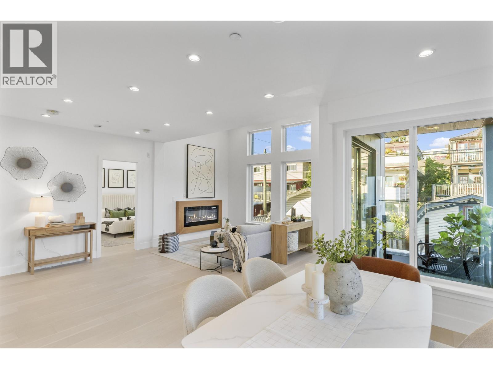 2 434 E 1st Street, North Vancouver, British Columbia  V7L 1B7 - Photo 4 - R3077635