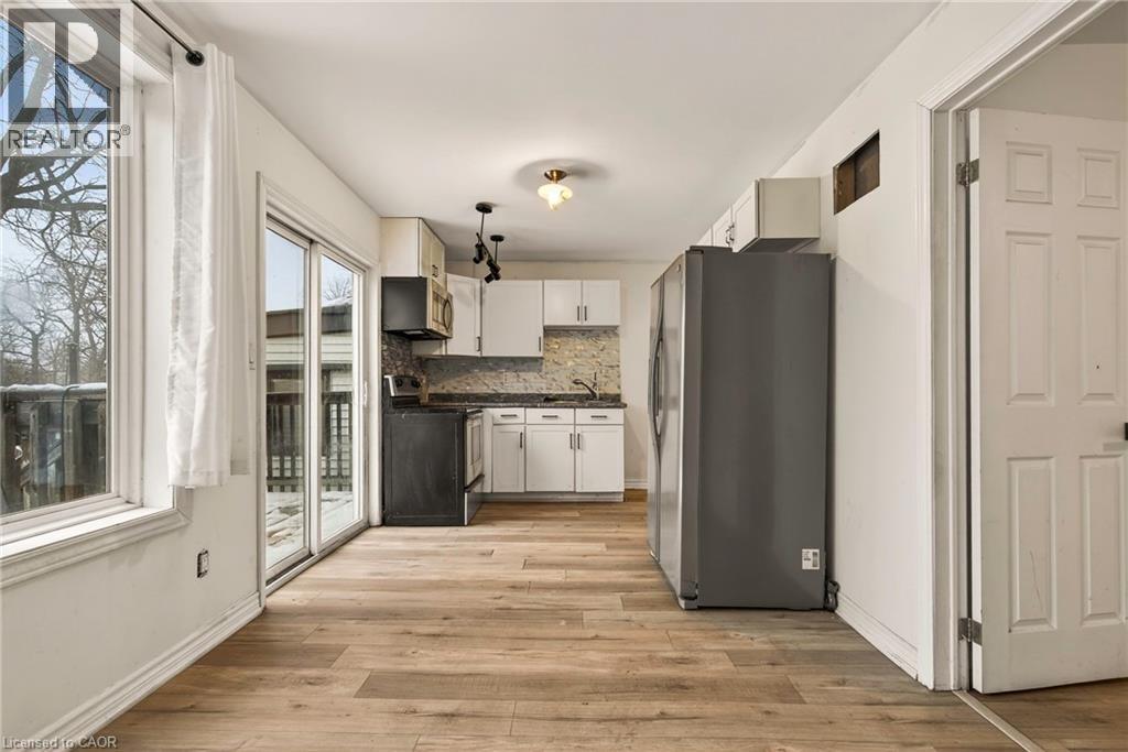 218 East 8th Street, Hamilton, Ontario  L9A 3L8 - Photo 17 - 40796357