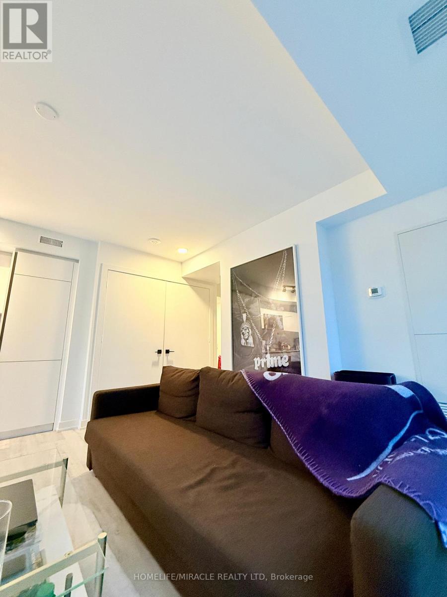 1107 - 327 King Street, Toronto, Ontario  M5V 0W7 - Photo 2 - C12678806