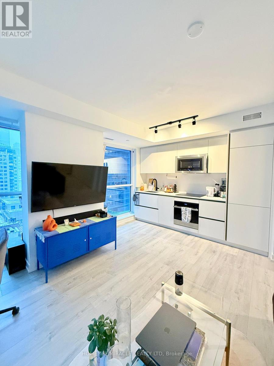 1107 - 327 King Street, Toronto, Ontario  M5V 0W7 - Photo 3 - C12678806