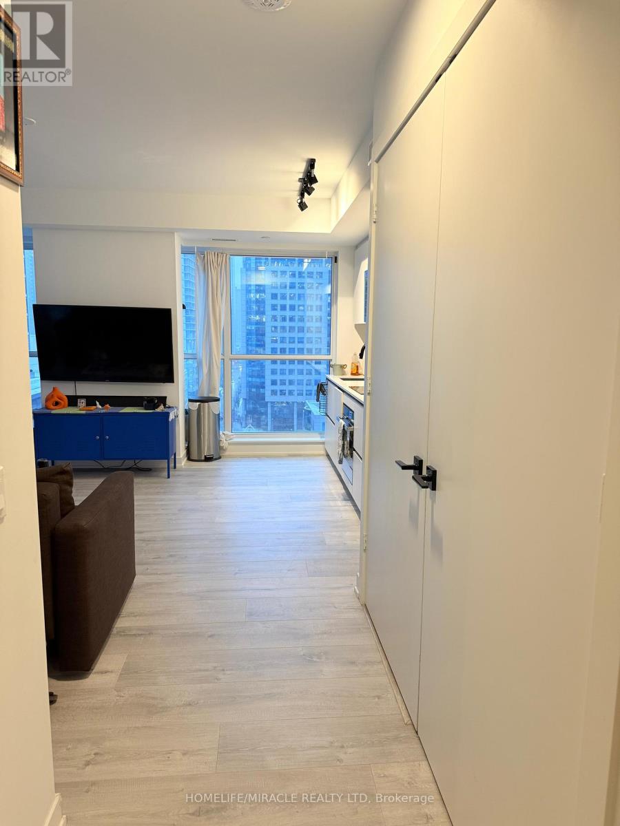 1107 - 327 King Street, Toronto, Ontario  M5V 0W7 - Photo 4 - C12678806