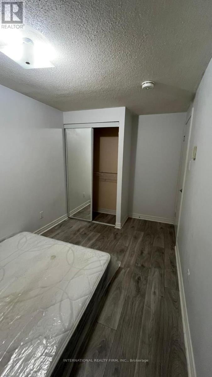 54 Hoskins Square, Brampton, Ontario  L6S 2N6 - Photo 10 - W12603420