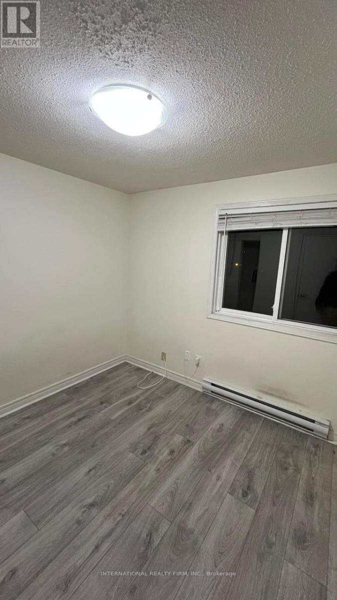 54 Hoskins Square, Brampton, Ontario  L6S 2N6 - Photo 4 - W12603420