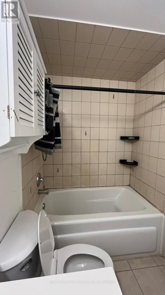 54 Hoskins Square, Brampton, Ontario  L6S 2N6 - Photo 9 - W12603420