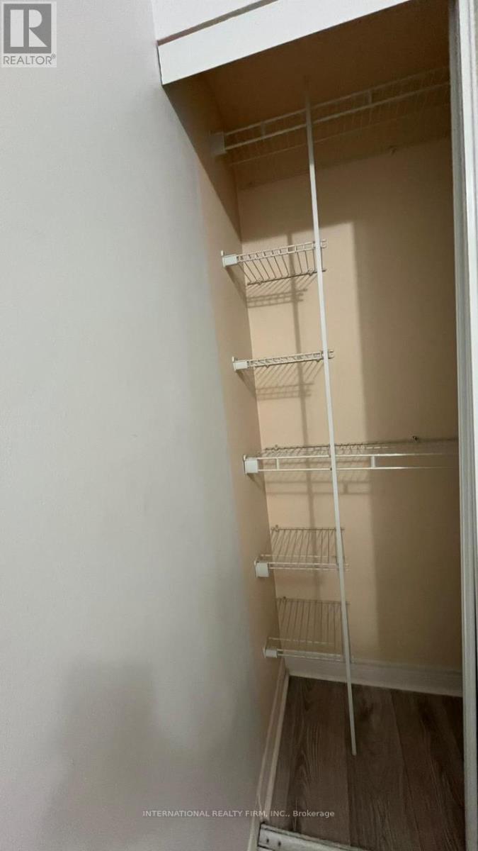 54 Hoskins Square, Brampton, Ontario  L6S 2N6 - Photo 12 - W12603420