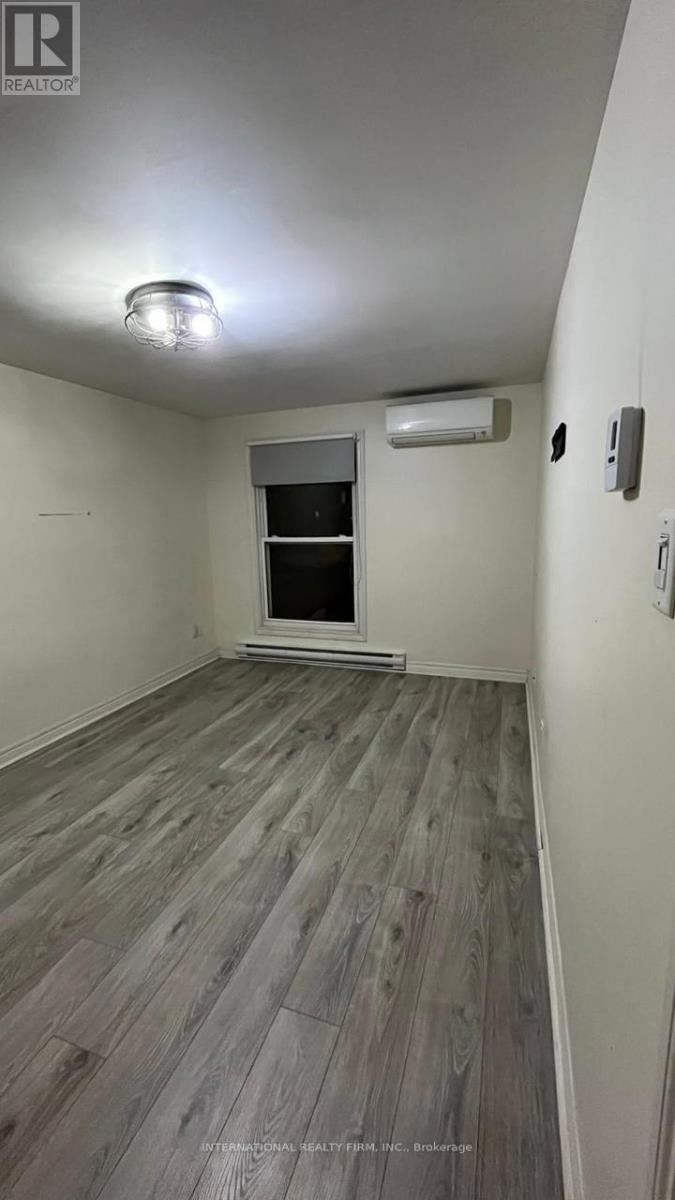 54 Hoskins Square, Brampton, Ontario  L6S 2N6 - Photo 2 - W12603420