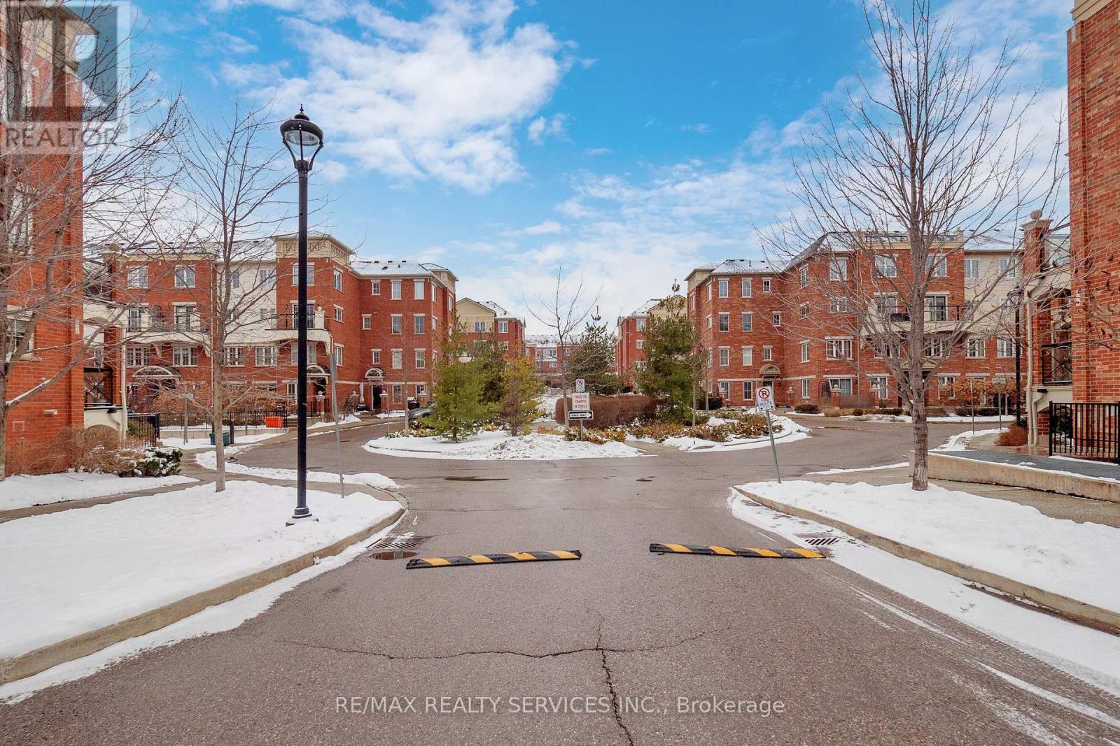 2 - 39 Hays Boulevard N, Oakville, Ontario  L6H 0J1 - Photo 1 - W12678794