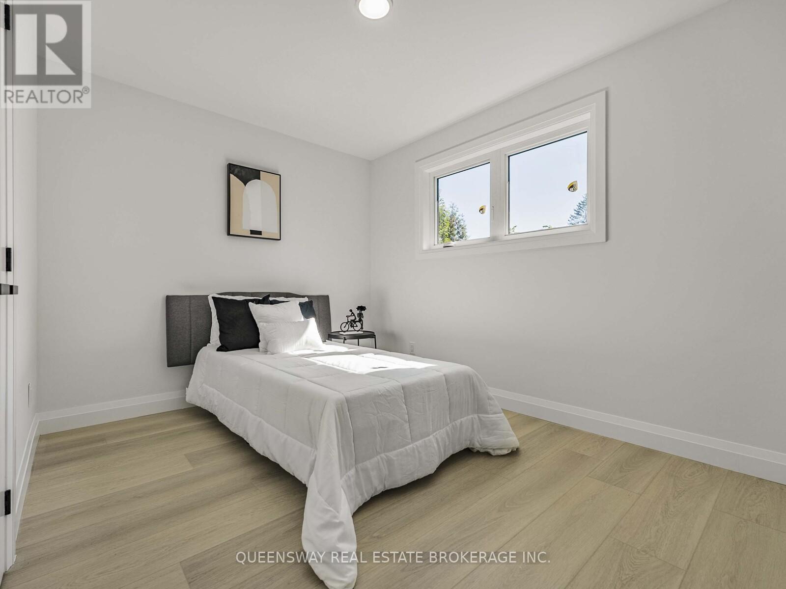 1128 Pinegrove Road, Oakville, Ontario  L6L 2W6 - Photo 19 - W12678802