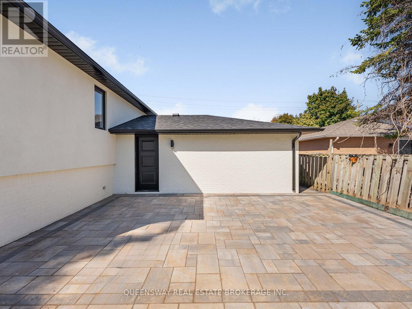 1128 Pinegrove Road, Oakville, Ontario  L6L 2W6 - Photo 32 - W12678802