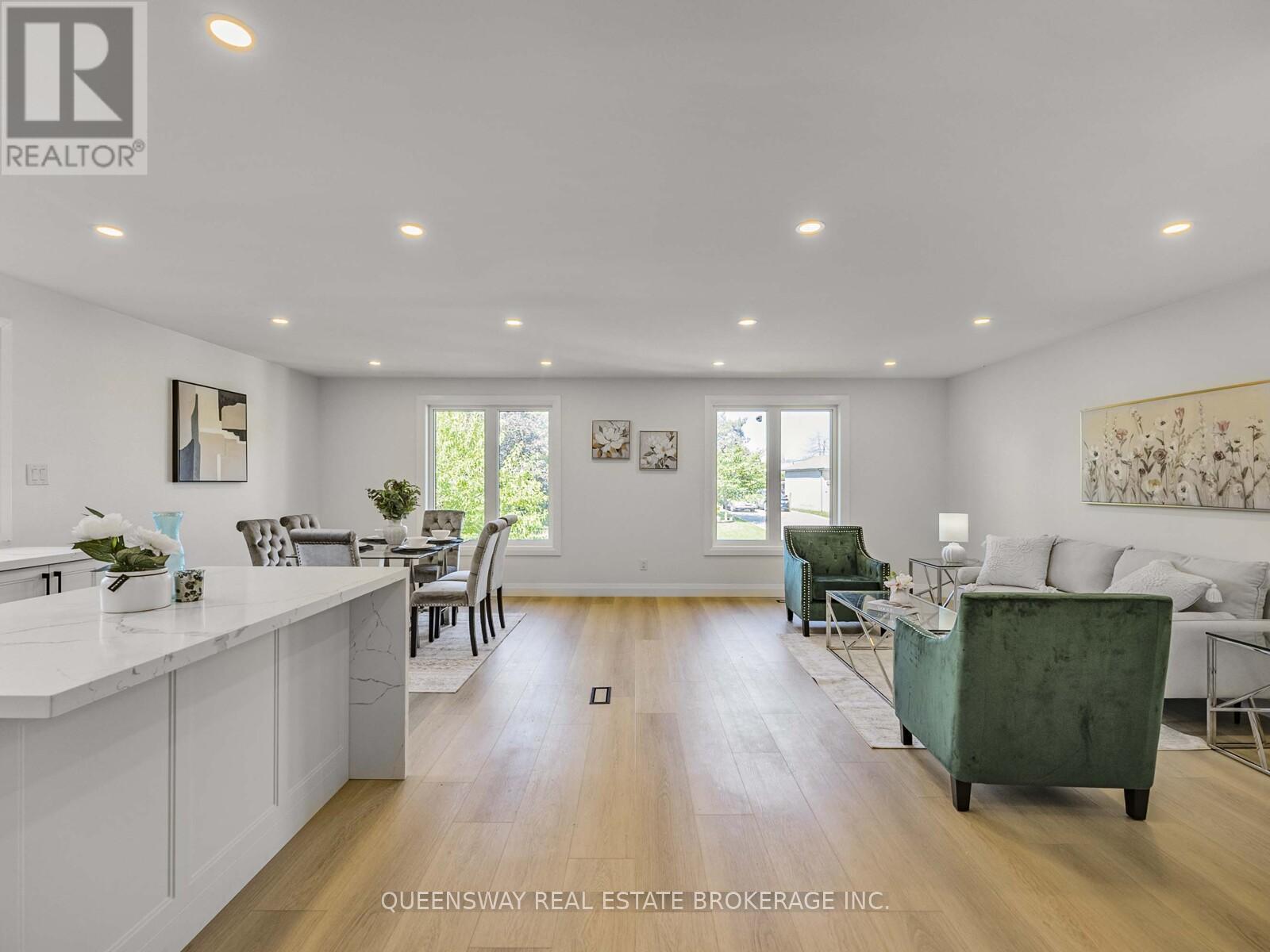 1128 Pinegrove Road, Oakville, Ontario  L6L 2W6 - Photo 6 - W12678802