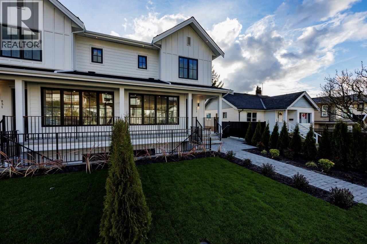 229 E 22nd Street, North Vancouver, British Columbia  V7L 3C5 - Photo 2 - R3077633