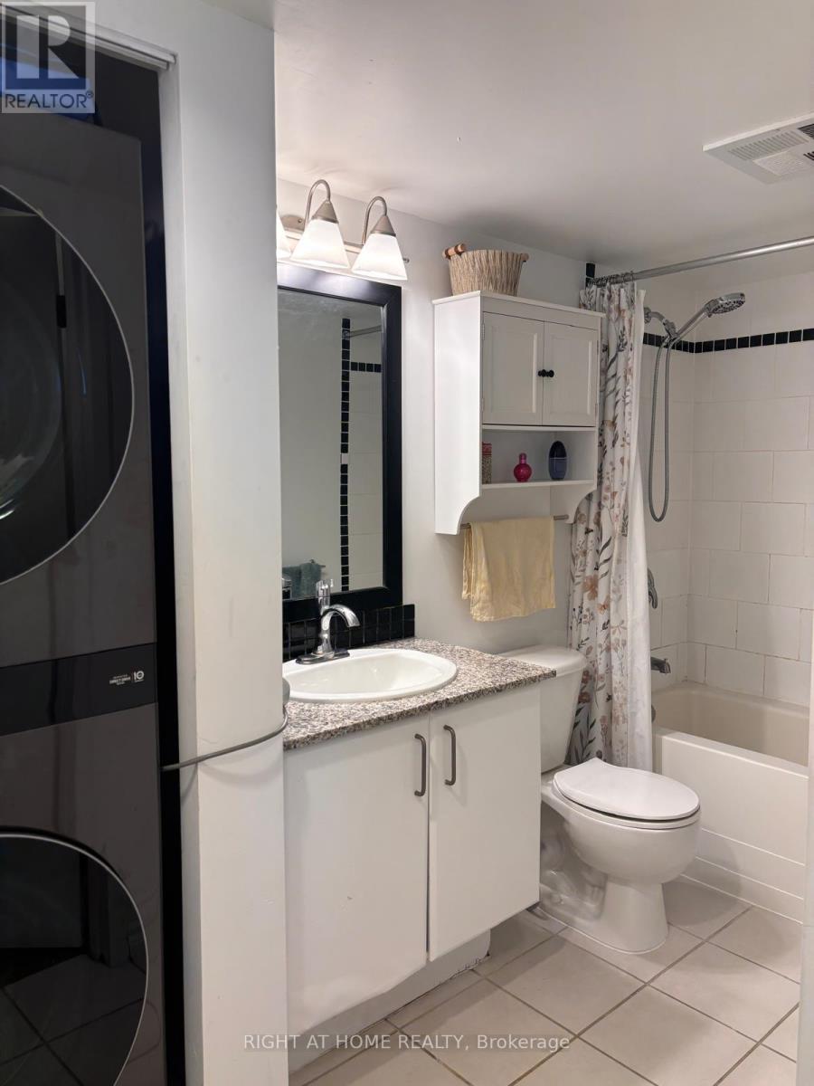 <div class="slider-price">$2,195 Monthly</div><p>1500 - 33 Sheppard Avenue E, Toronto, Ontario</p>