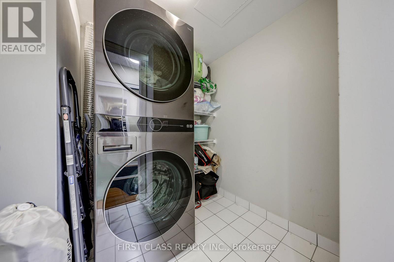 2813 - 761 Bay Street, Toronto, Ontario  M5G 2R2 - Photo 12 - C12678876