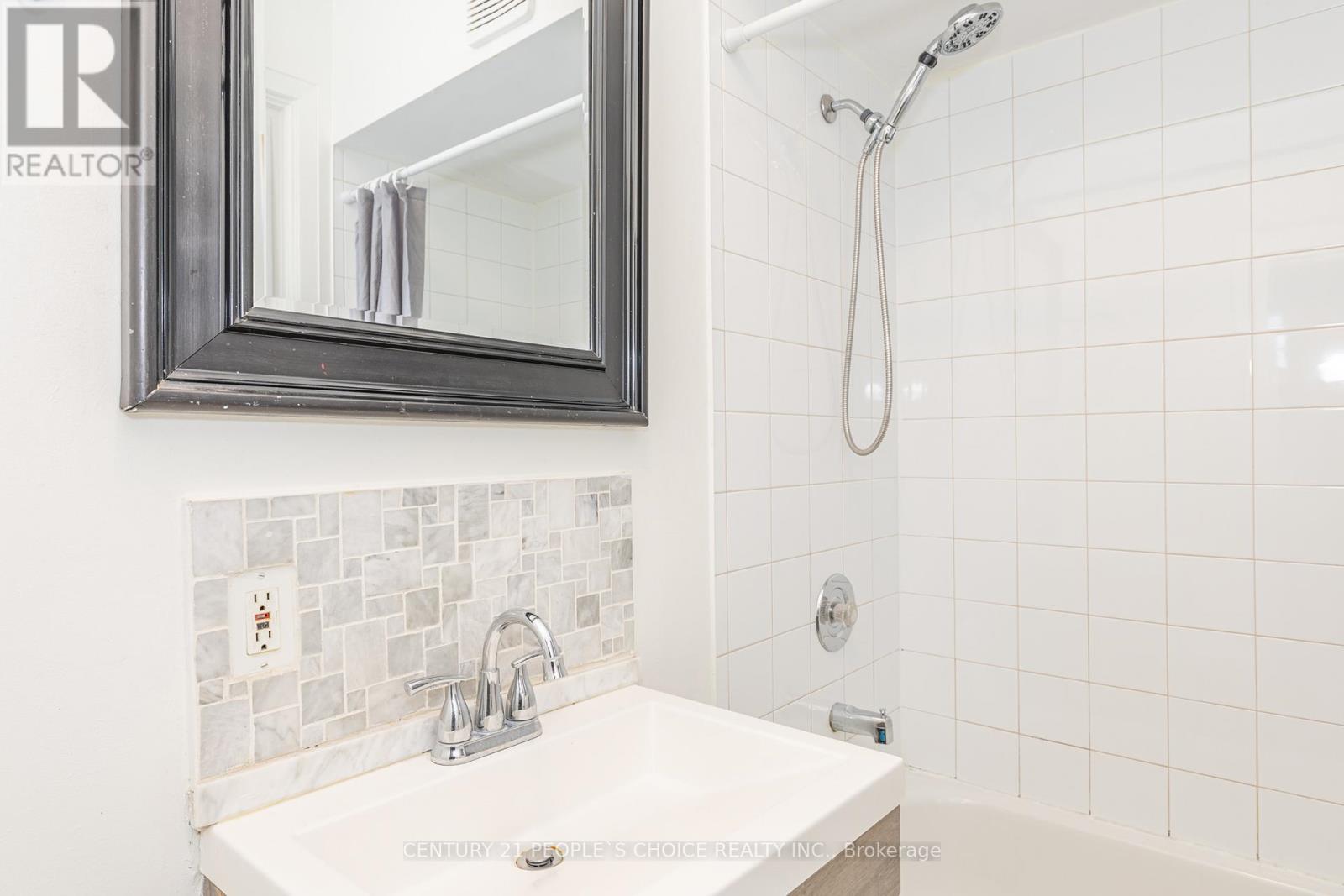 212 Oakwood Avenue, Toronto, Ontario  M6E 2V4 - Photo 18 - C12678882