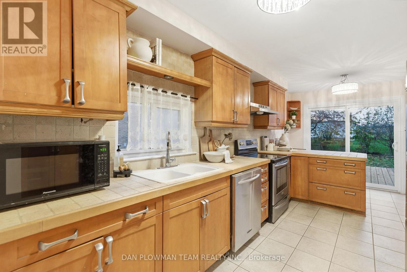 366 Rosedale Drive, Whitby, Ontario  L1N 1Z4 - Photo 11 - E12678848