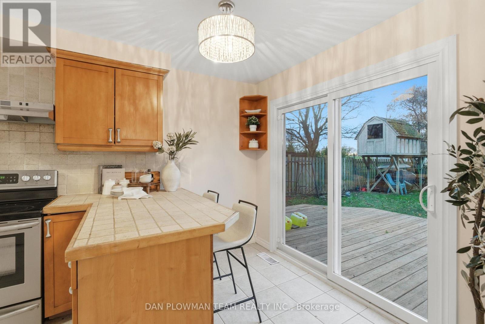 366 Rosedale Drive, Whitby, Ontario  L1N 1Z4 - Photo 8 - E12678848