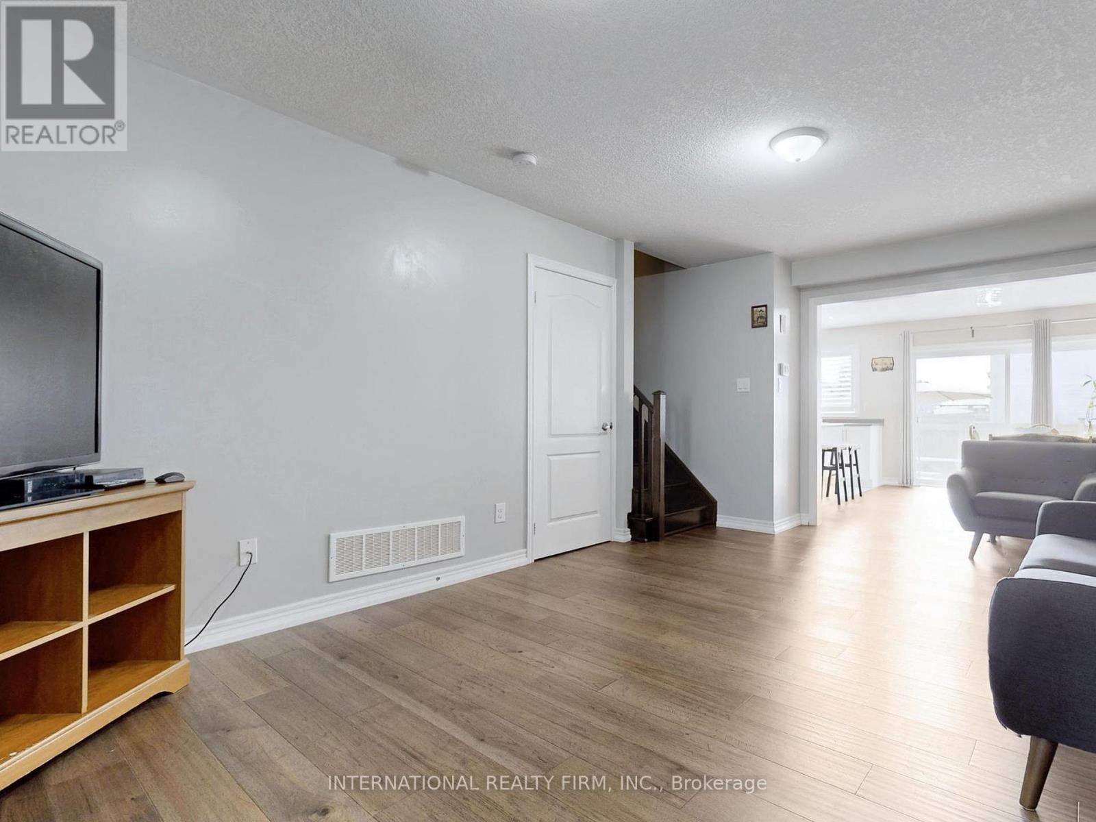 110 Swenson Street, New Tecumseth, Ontario  L9R 0K2 - Photo 10 - N12678838