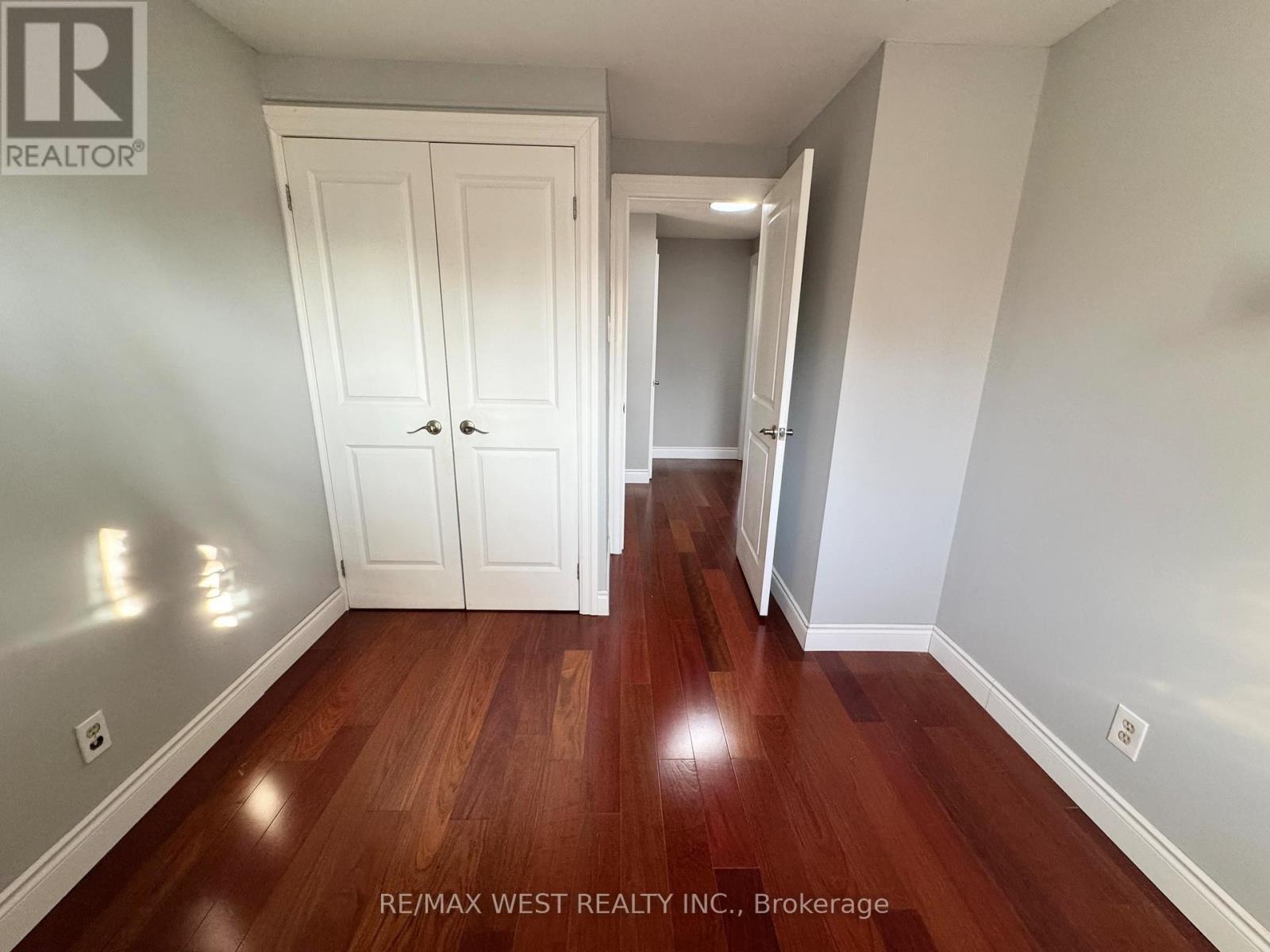 1342 Roylen Road, Oakville, Ontario  L6H 1V4 - Photo 14 - W12678750