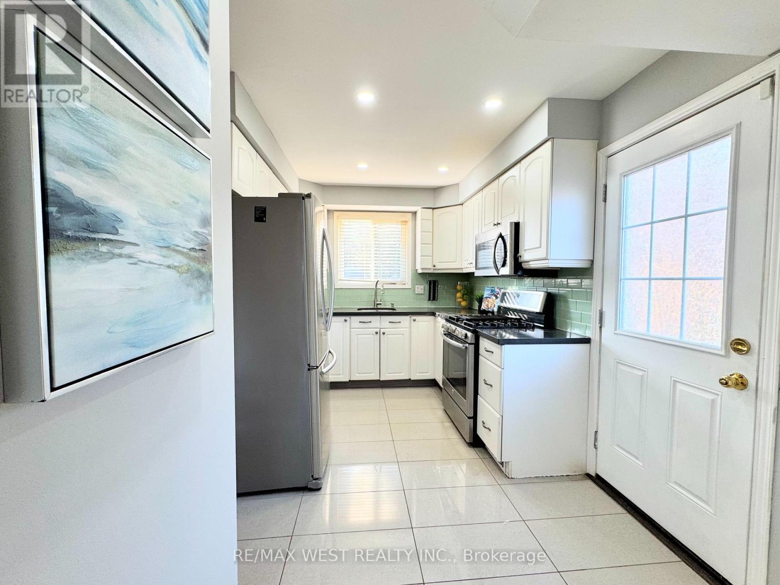 1342 Roylen Road, Oakville, Ontario  L6H 1V4 - Photo 11 - W12678750