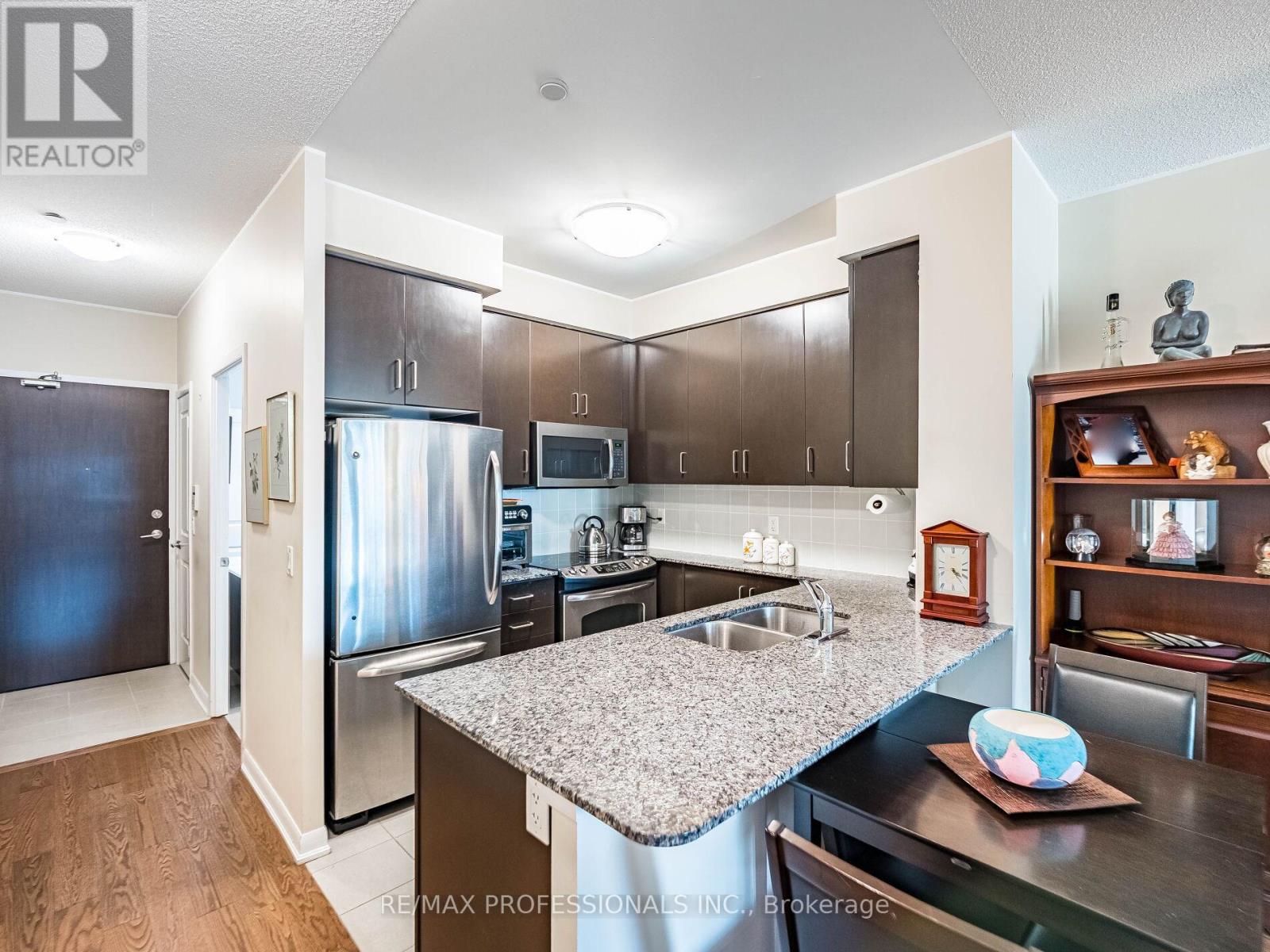 105 - 205 Sherway Gardens Road W, Toronto, Ontario  M9C 0A5 - Photo 10 - W12678892