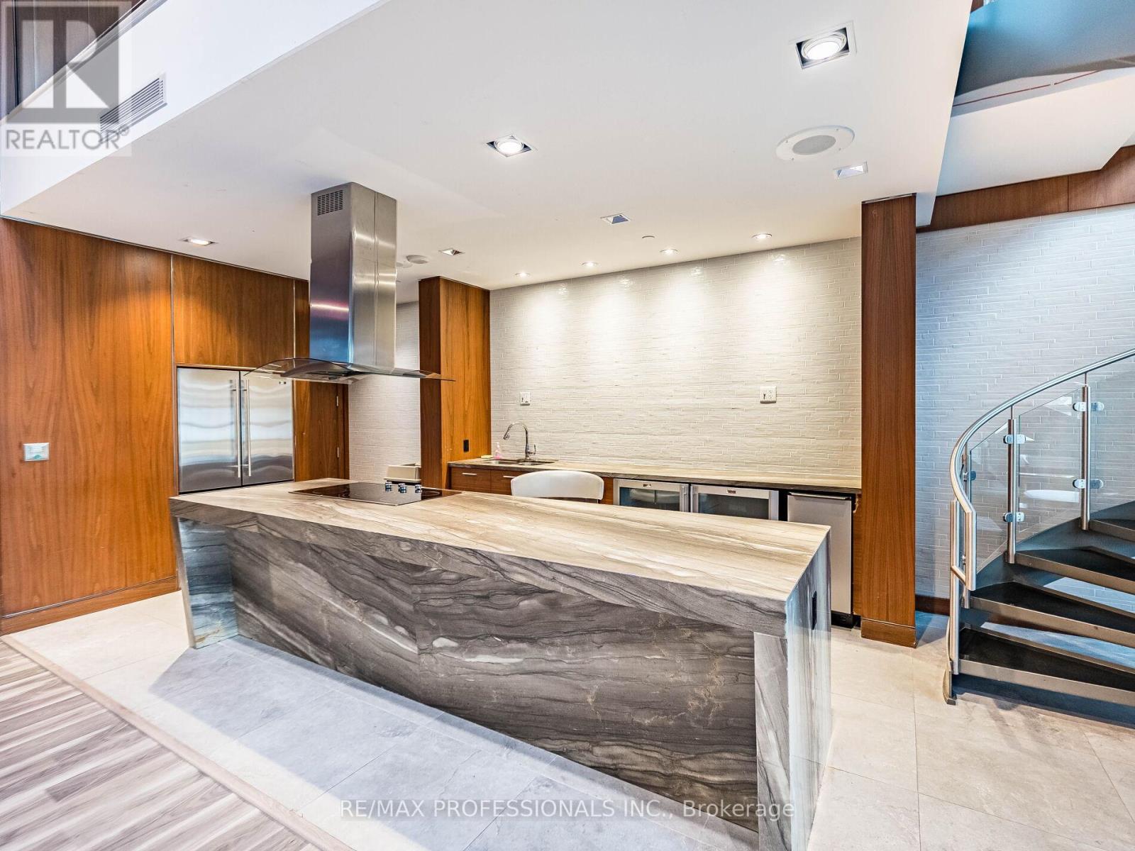 105 - 205 Sherway Gardens Road W, Toronto, Ontario  M9C 0A5 - Photo 4 - W12678892