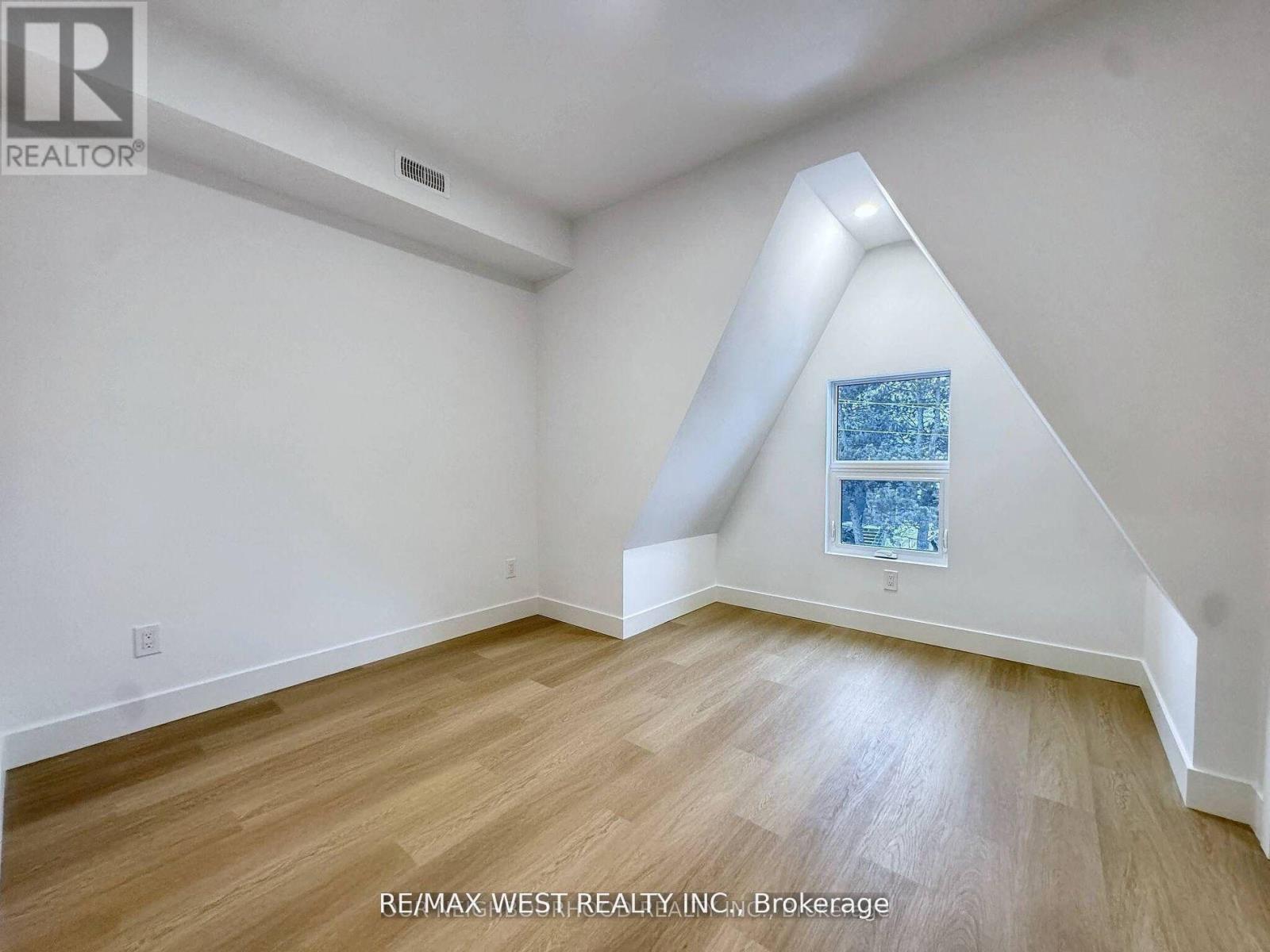 49 Morningside Avenue, Toronto, Ontario  M6S 1C6 - Photo 12 - W12678906