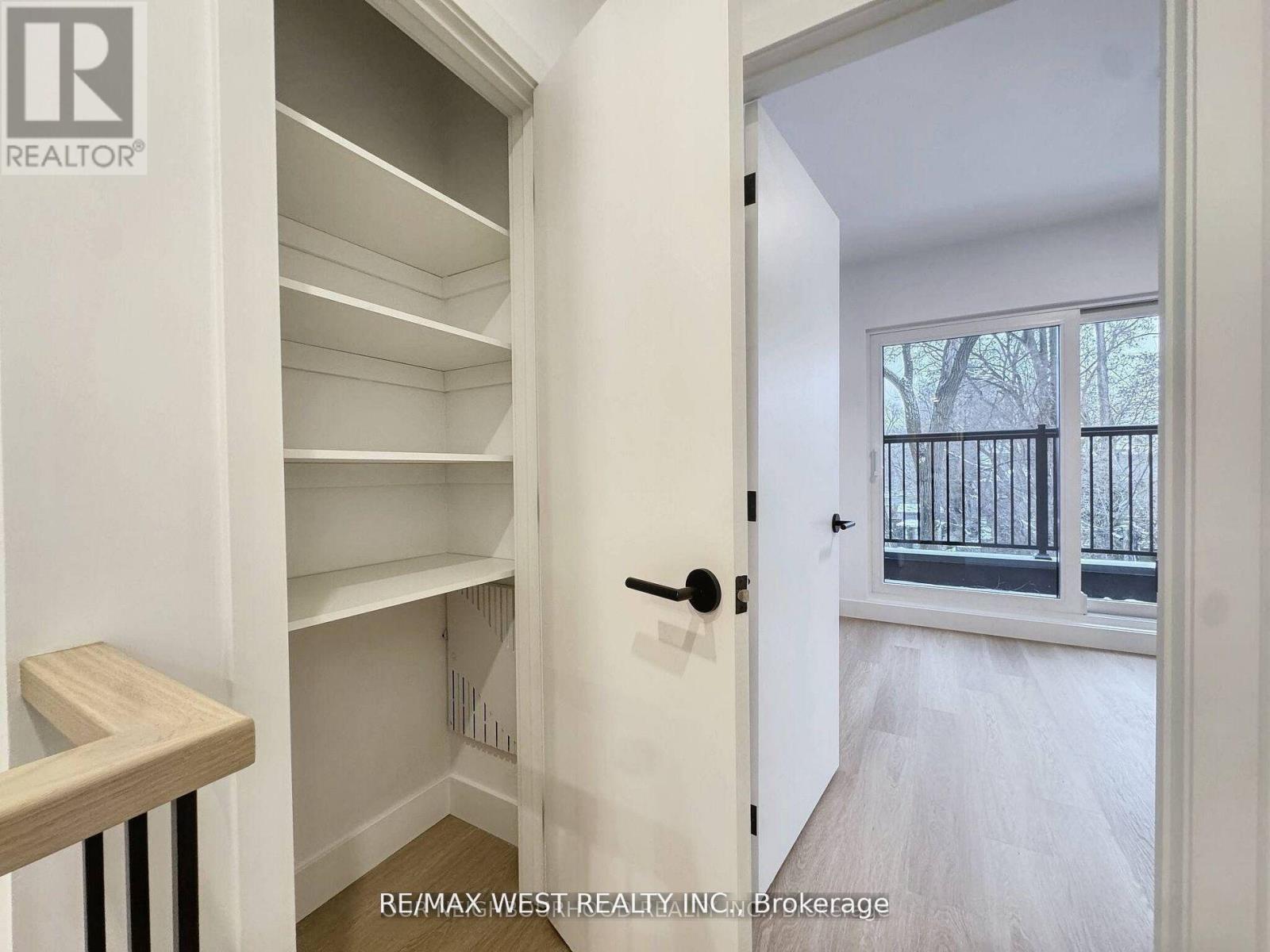 49 Morningside Avenue, Toronto, Ontario  M6S 1C6 - Photo 19 - W12678906