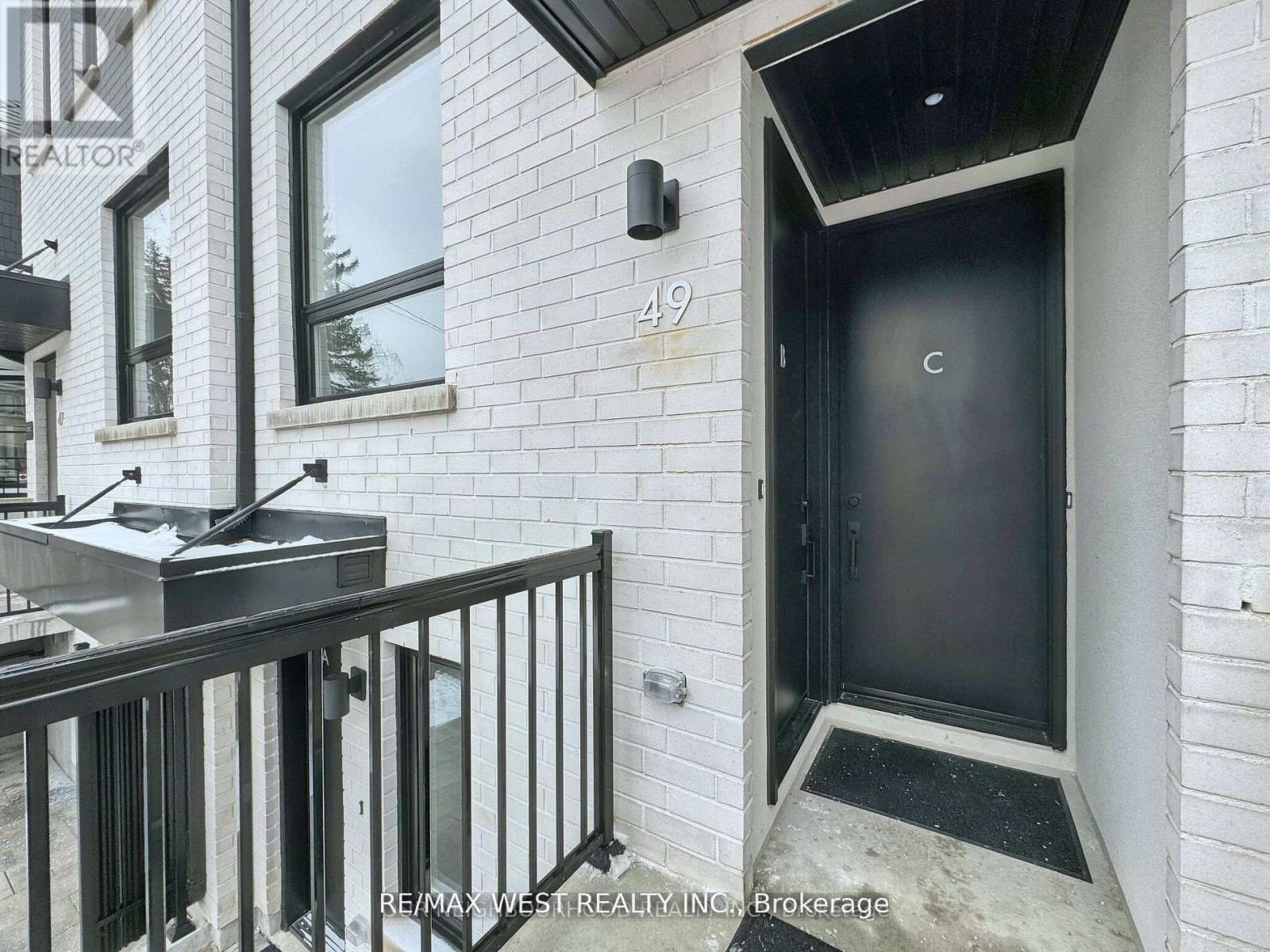 49 Morningside Avenue, Toronto, Ontario  M6S 1C6 - Photo 3 - W12678906
