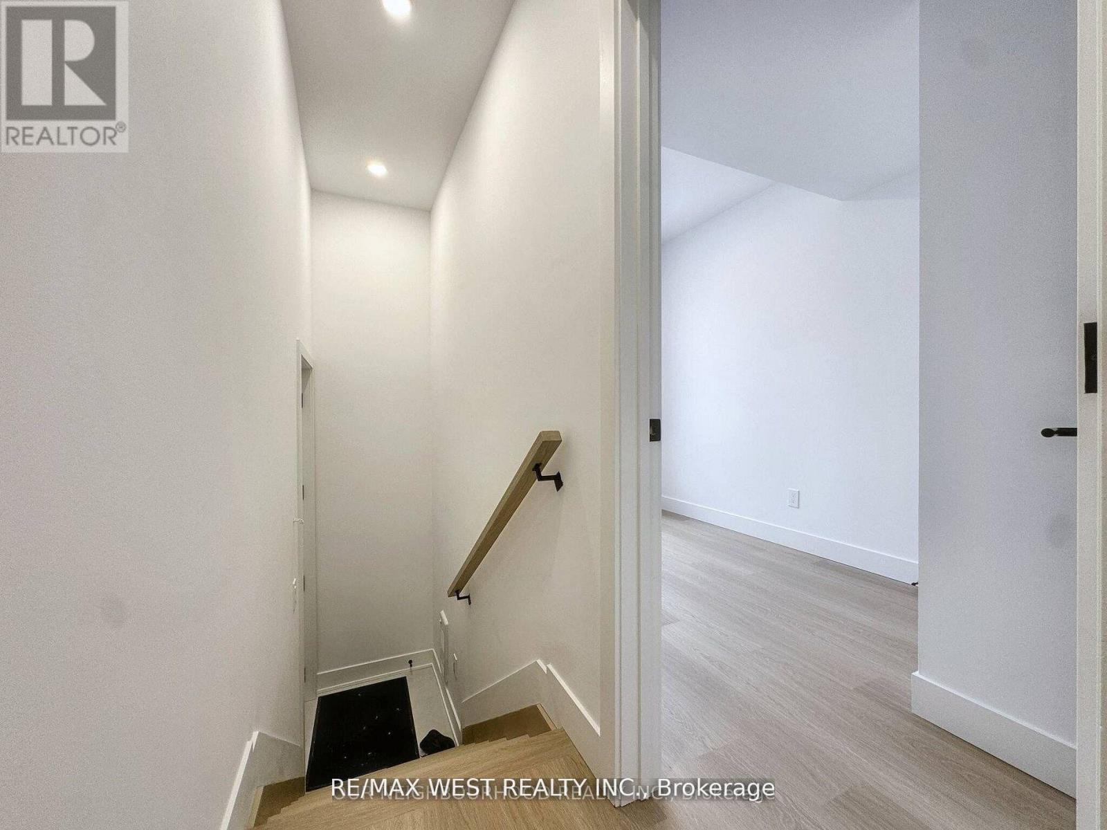 49 Morningside Avenue, Toronto, Ontario  M6S 1C6 - Photo 40 - W12678906