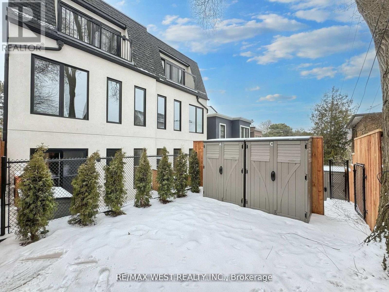 49 Morningside Avenue, Toronto, Ontario  M6S 1C6 - Photo 47 - W12678906