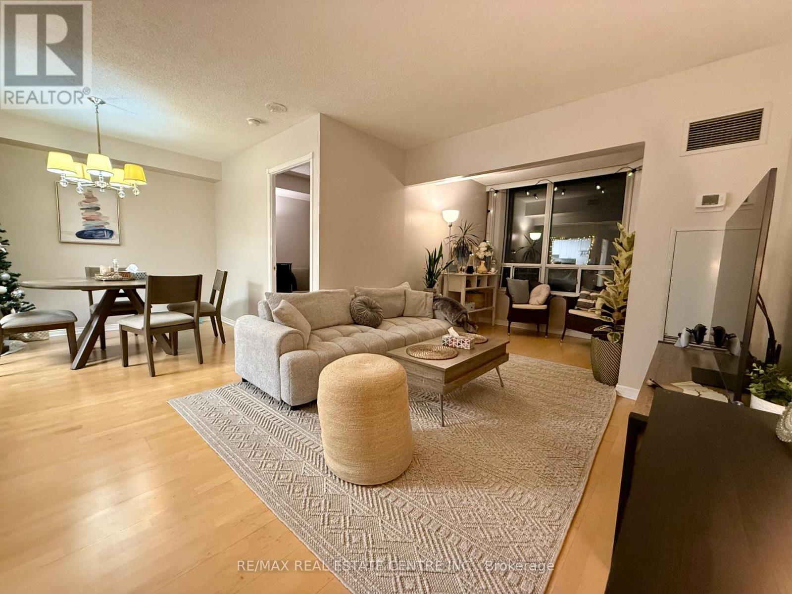 1902 - 135 Hillcrest Avenue, Mississauga, Ontario  L5B 4B1 - Photo 1 - W12678912