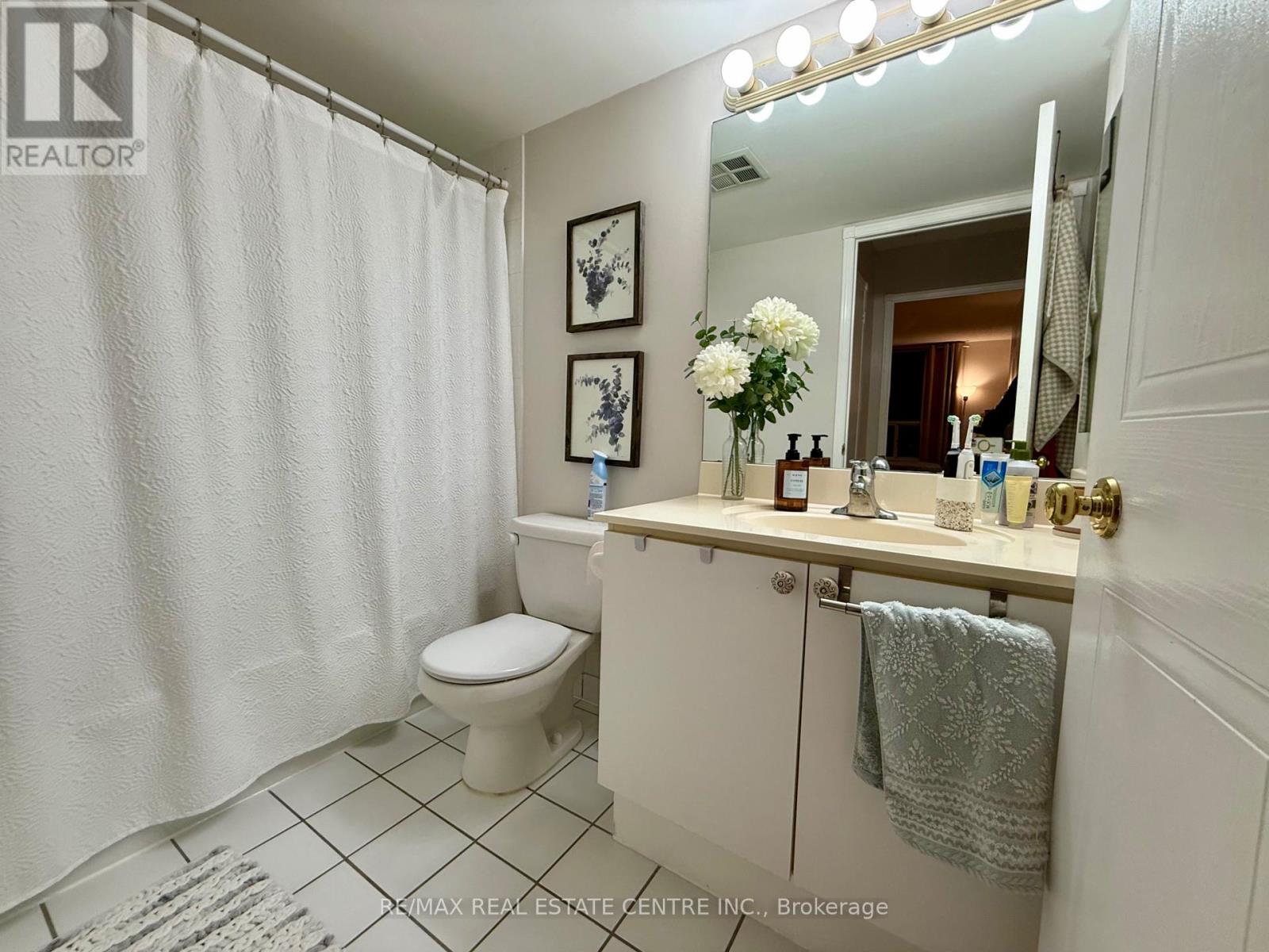 1902 - 135 Hillcrest Avenue, Mississauga, Ontario  L5B 4B1 - Photo 11 - W12678912