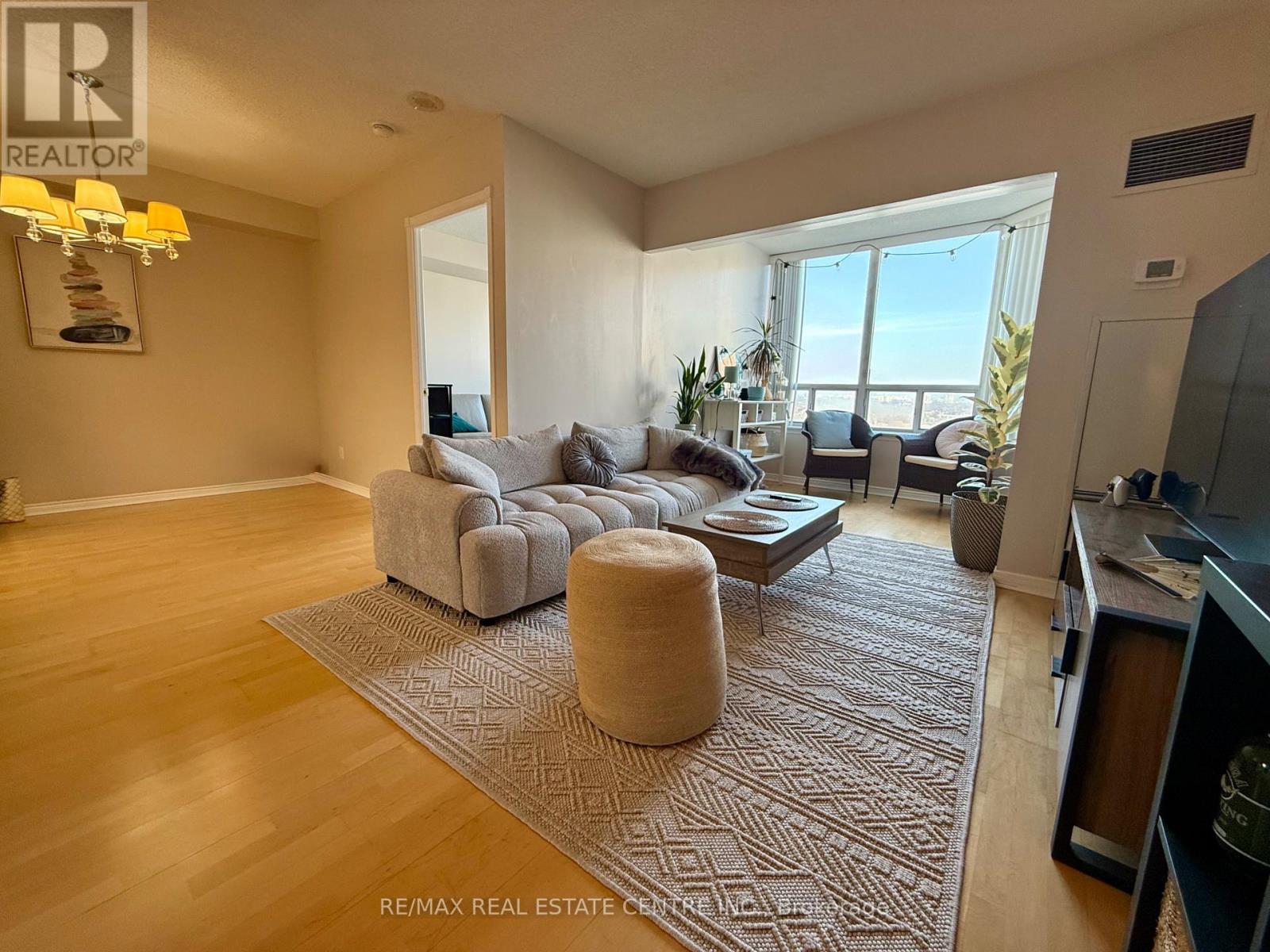 1902 - 135 Hillcrest Avenue, Mississauga, Ontario  L5B 4B1 - Photo 15 - W12678912