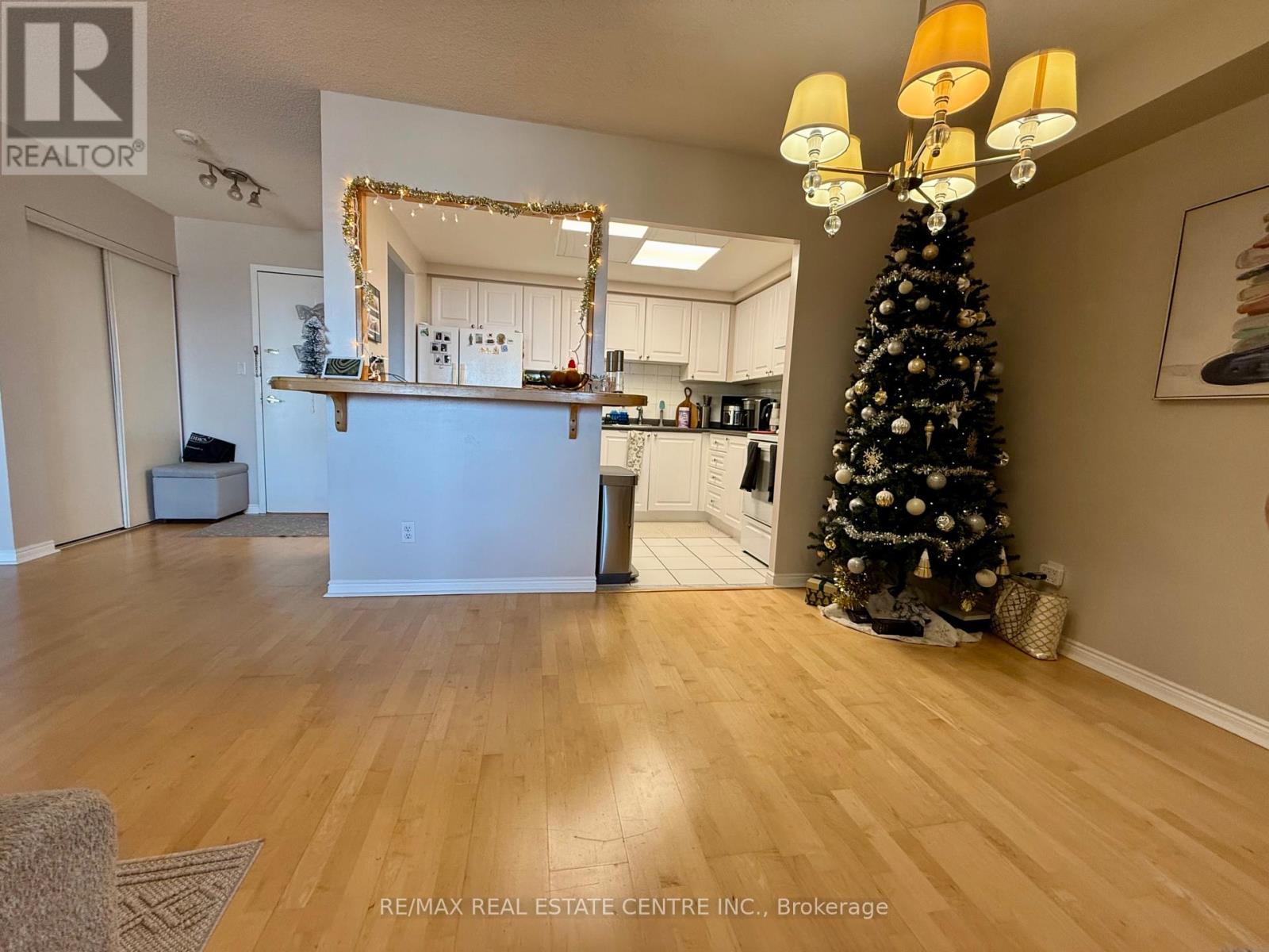 1902 - 135 Hillcrest Avenue, Mississauga, Ontario  L5B 4B1 - Photo 16 - W12678912