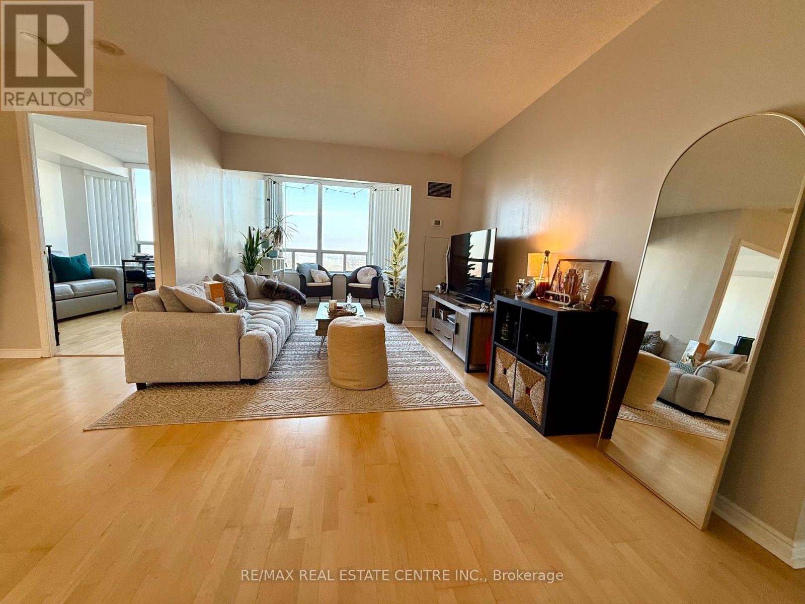 1902 - 135 Hillcrest Avenue, Mississauga, Ontario  L5B 4B1 - Photo 18 - W12678912