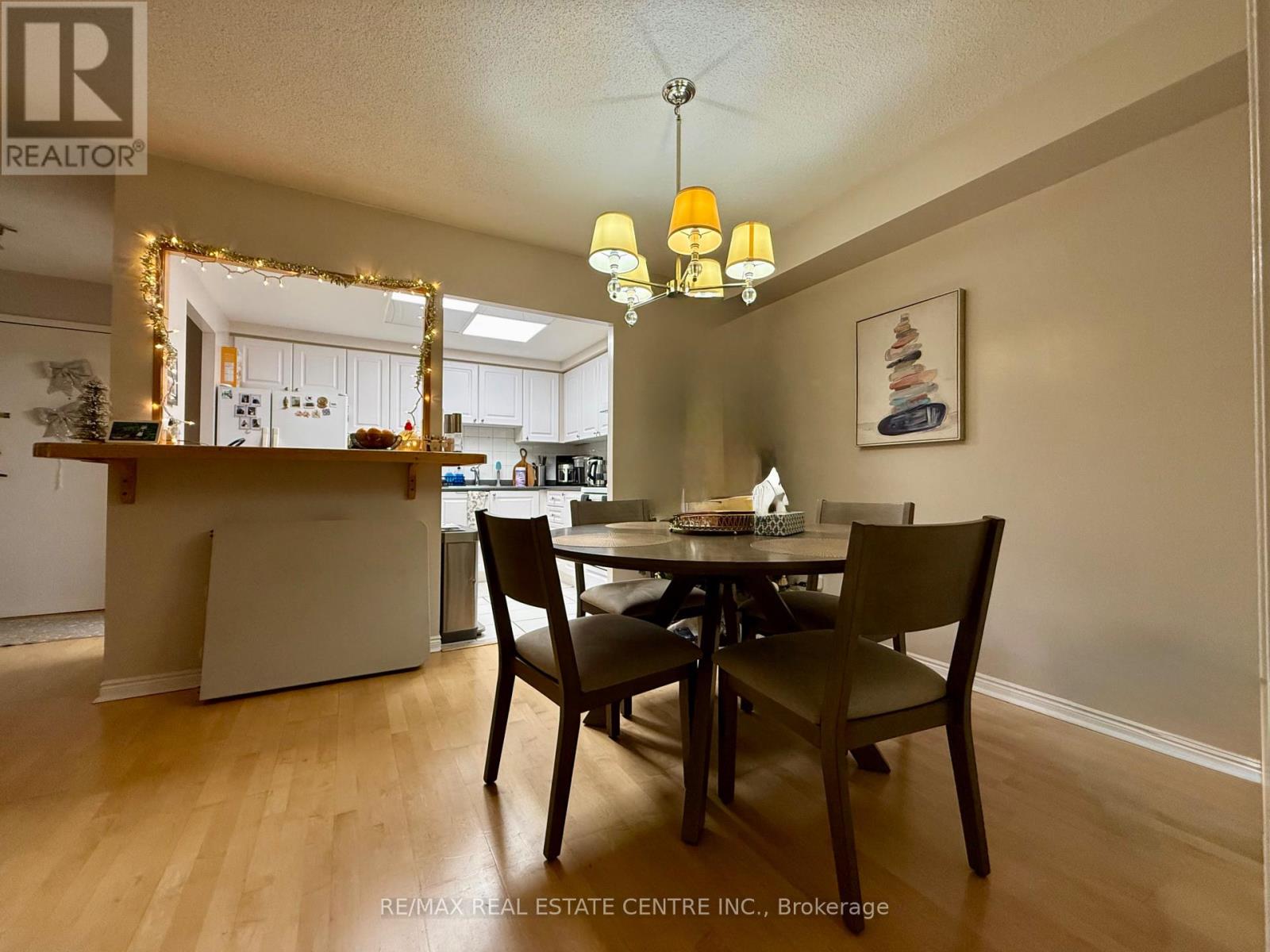1902 - 135 Hillcrest Avenue, Mississauga, Ontario  L5B 4B1 - Photo 6 - W12678912