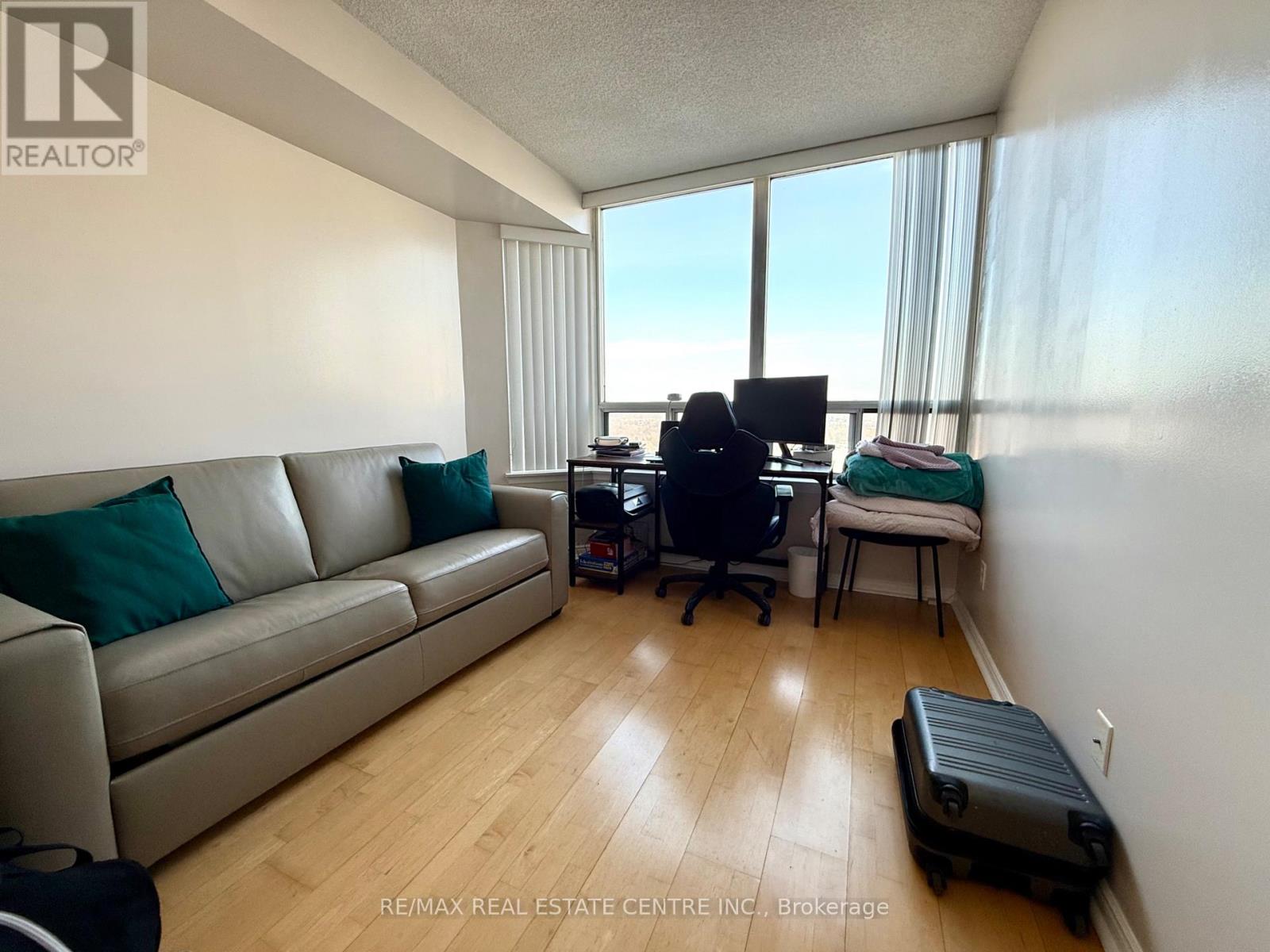 1902 - 135 Hillcrest Avenue, Mississauga, Ontario  L5B 4B1 - Photo 7 - W12678912