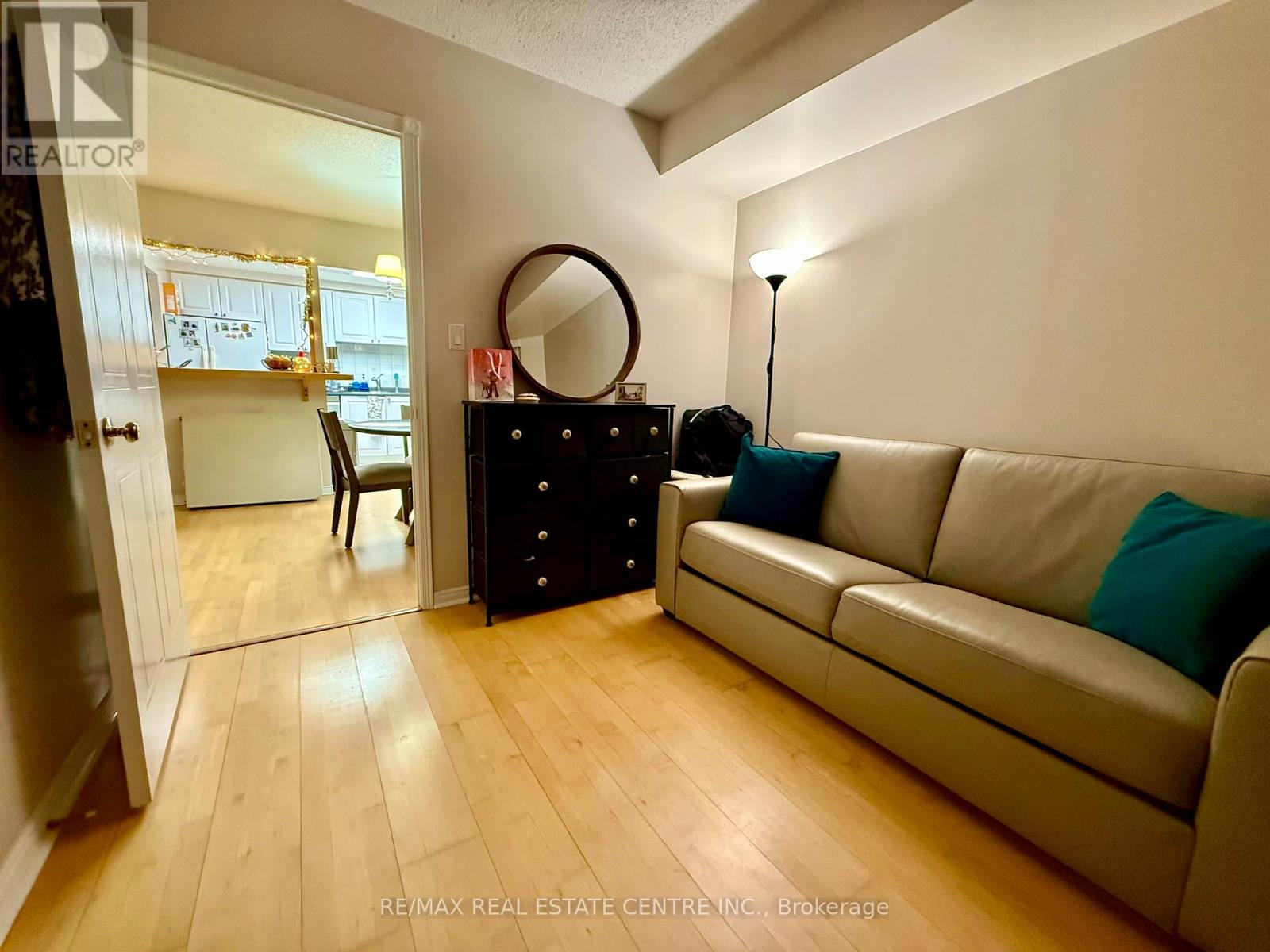 1902 - 135 Hillcrest Avenue, Mississauga, Ontario  L5B 4B1 - Photo 8 - W12678912