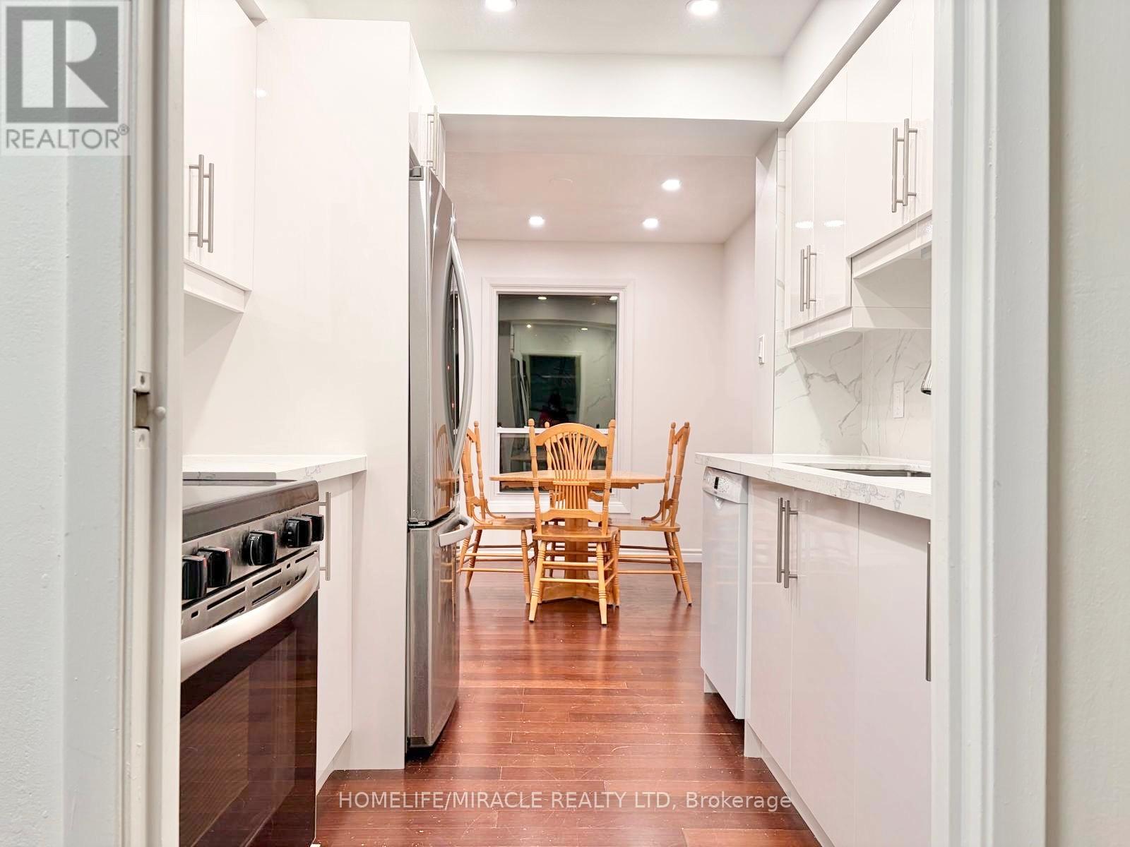 2 - 433 Keats Way, Waterloo, Ontario  N2L 5S7 - Photo 4 - X12678880