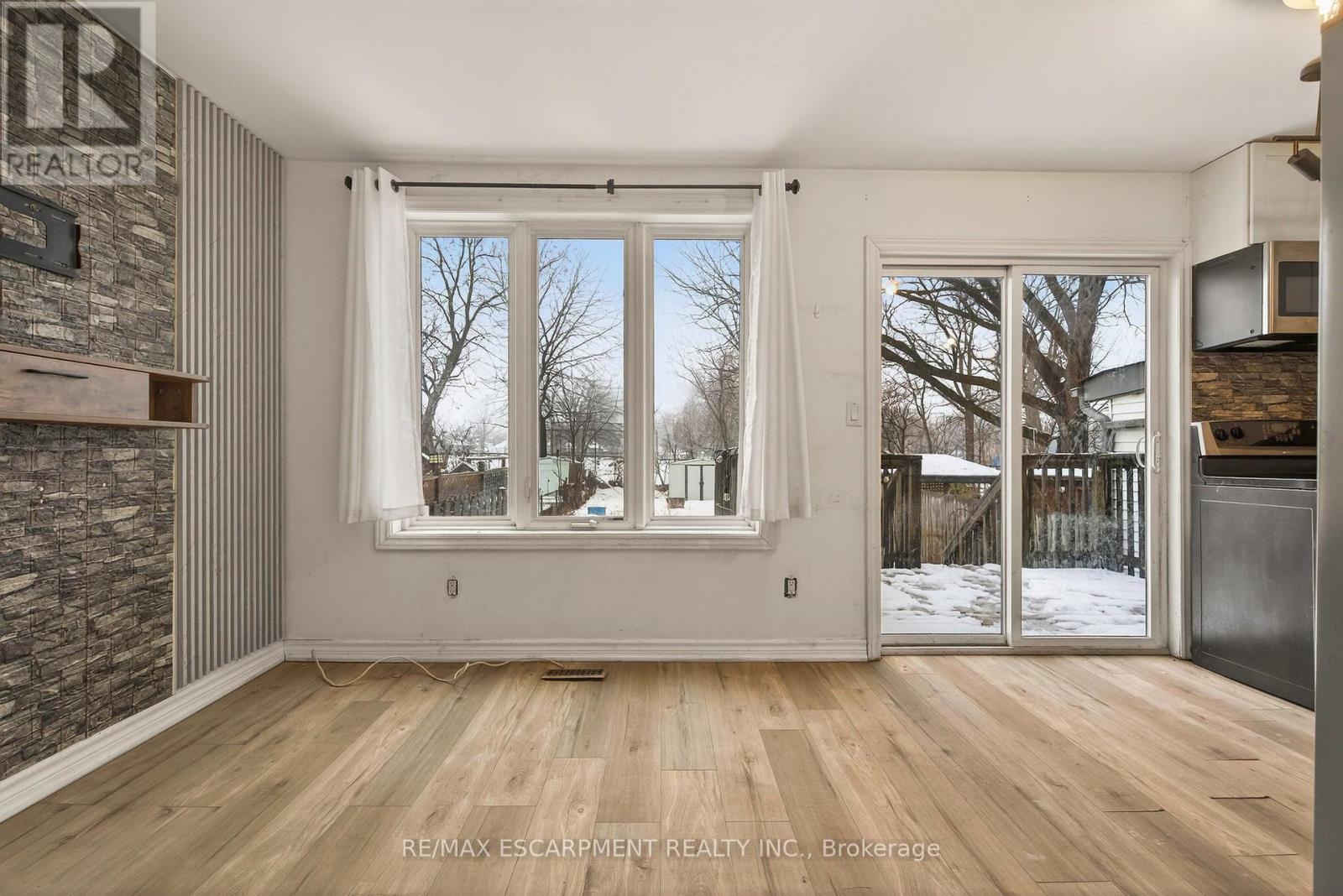 218 East 8th Street, Hamilton, Ontario  L9A 3L8 - Photo 18 - X12678894