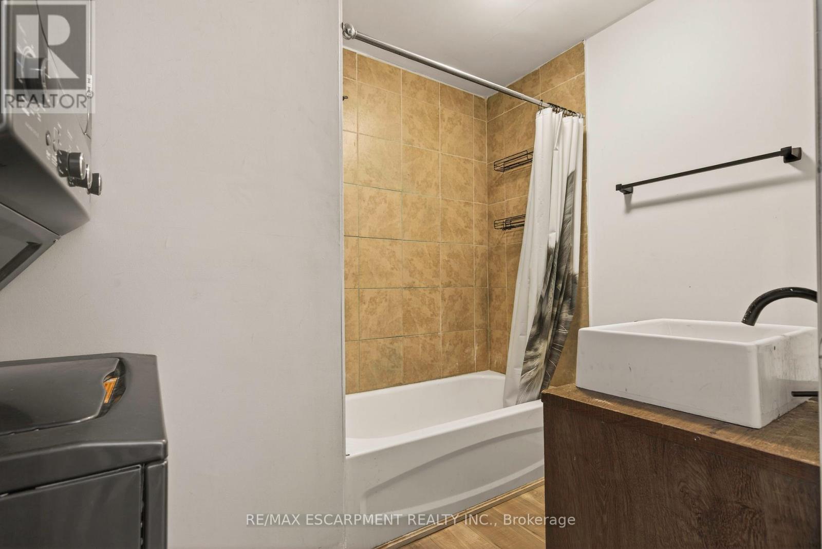 218 East 8th Street, Hamilton, Ontario  L9A 3L8 - Photo 30 - X12678894