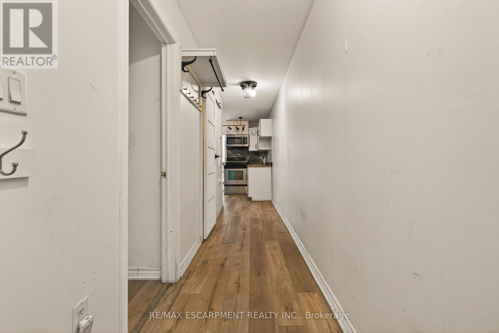 218 East 8th Street, Hamilton, Ontario  L9A 3L8 - Photo 6 - X12678894