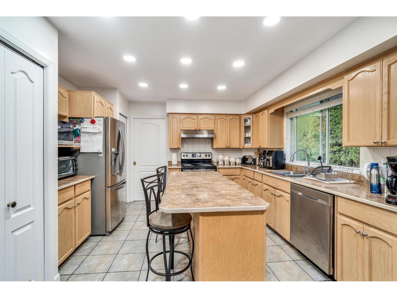 8662 141b Street, Surrey, British Columbia  V3W 0S3 - Photo 11 - R3077082