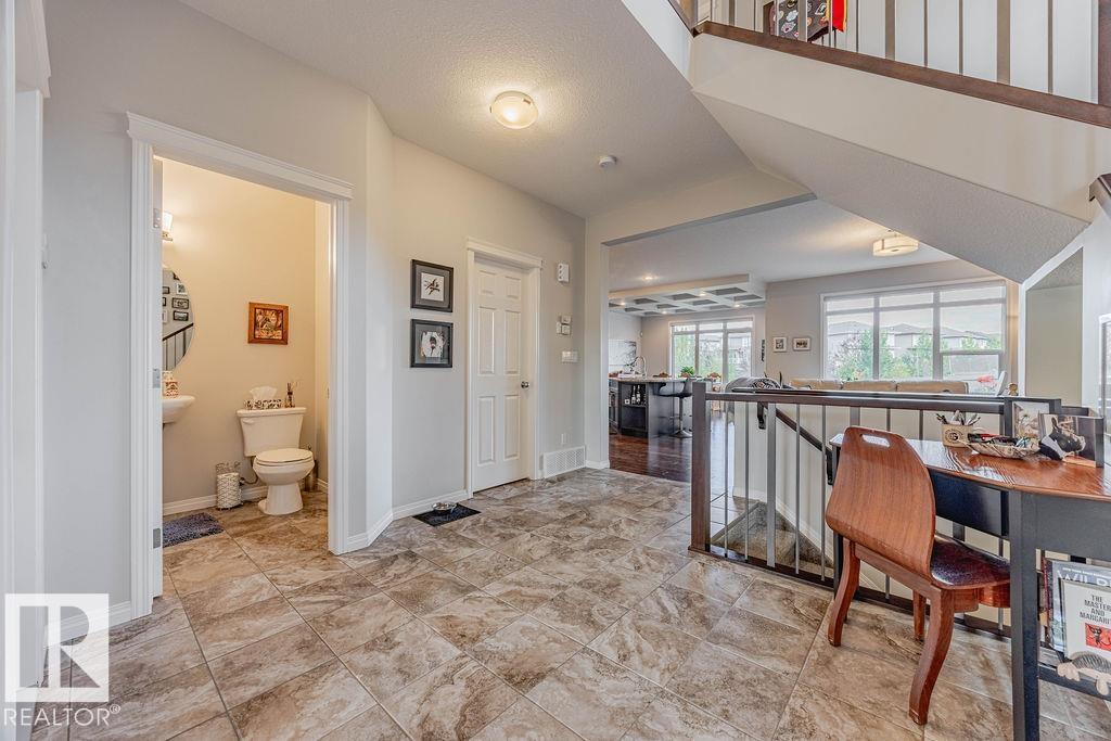 1019 Coopers Hawk Link Li Nw, Edmonton, Alberta  T5S 0H7 - Photo 6 - E4469476