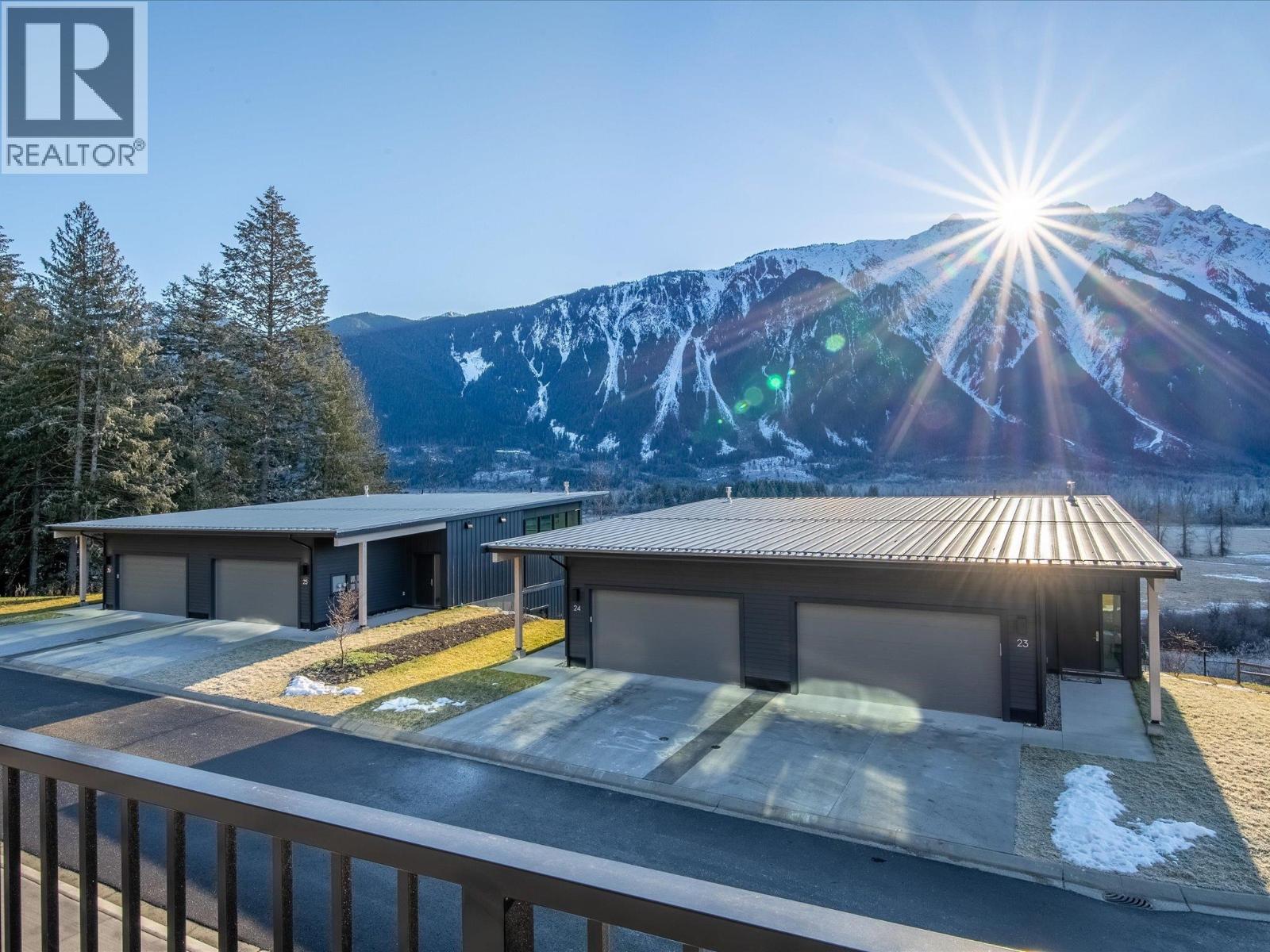 29 4000 Sunstone Way, Pemberton, British Columbia  V0N 2L3 - Photo 8 - R3077670